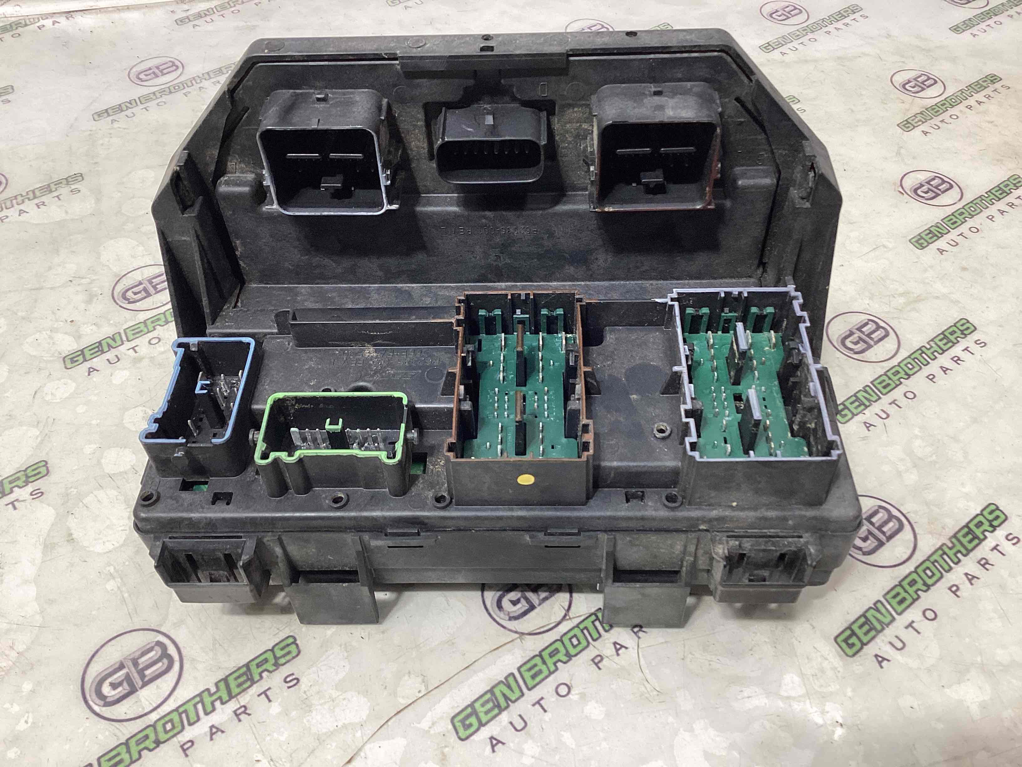 Блок предохранителей (блок реле)