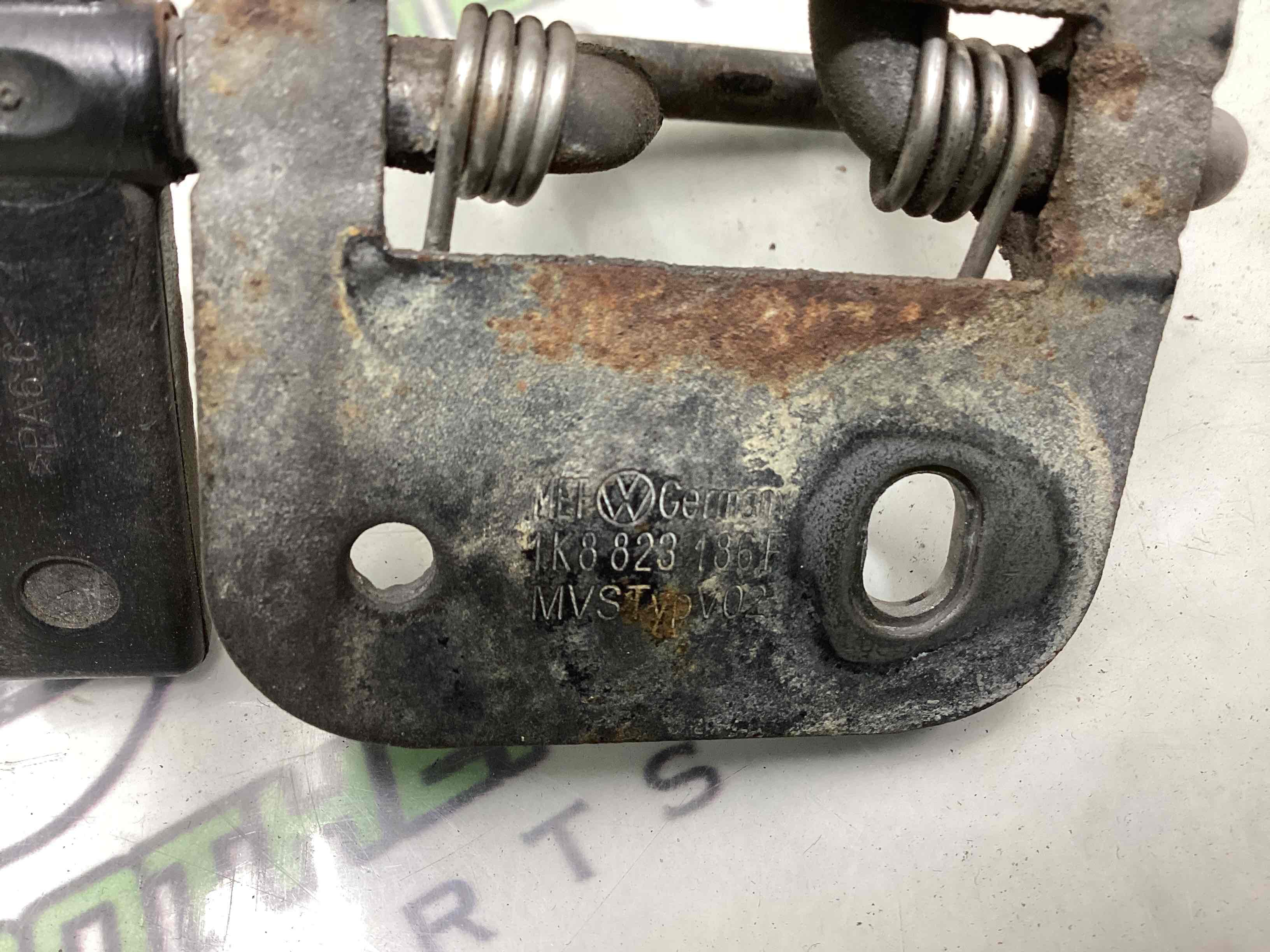 Замок капота, трос капота