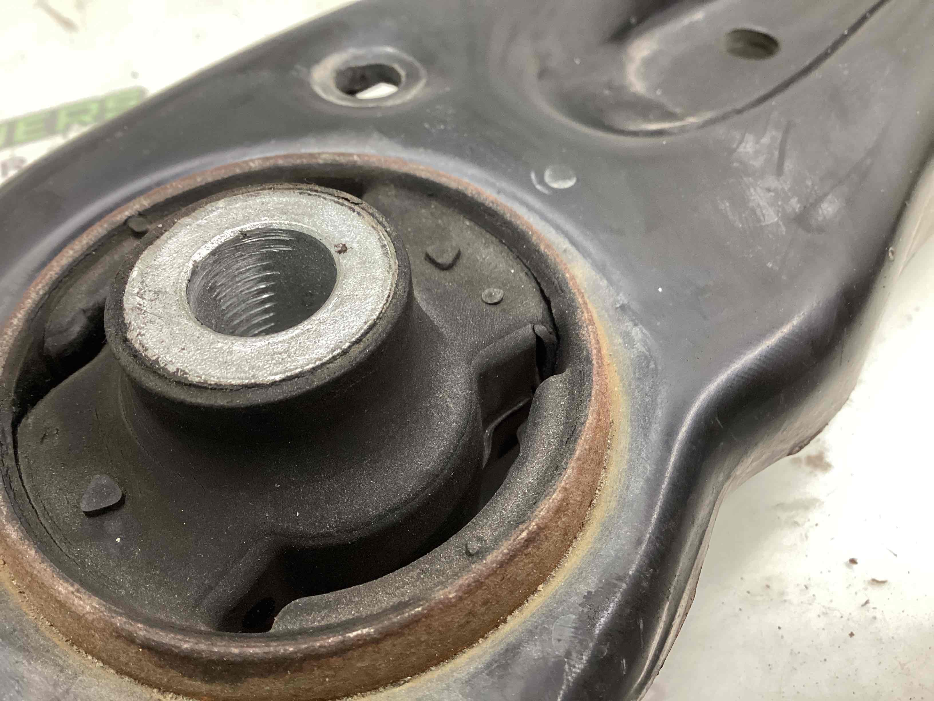 Важіль передній правий