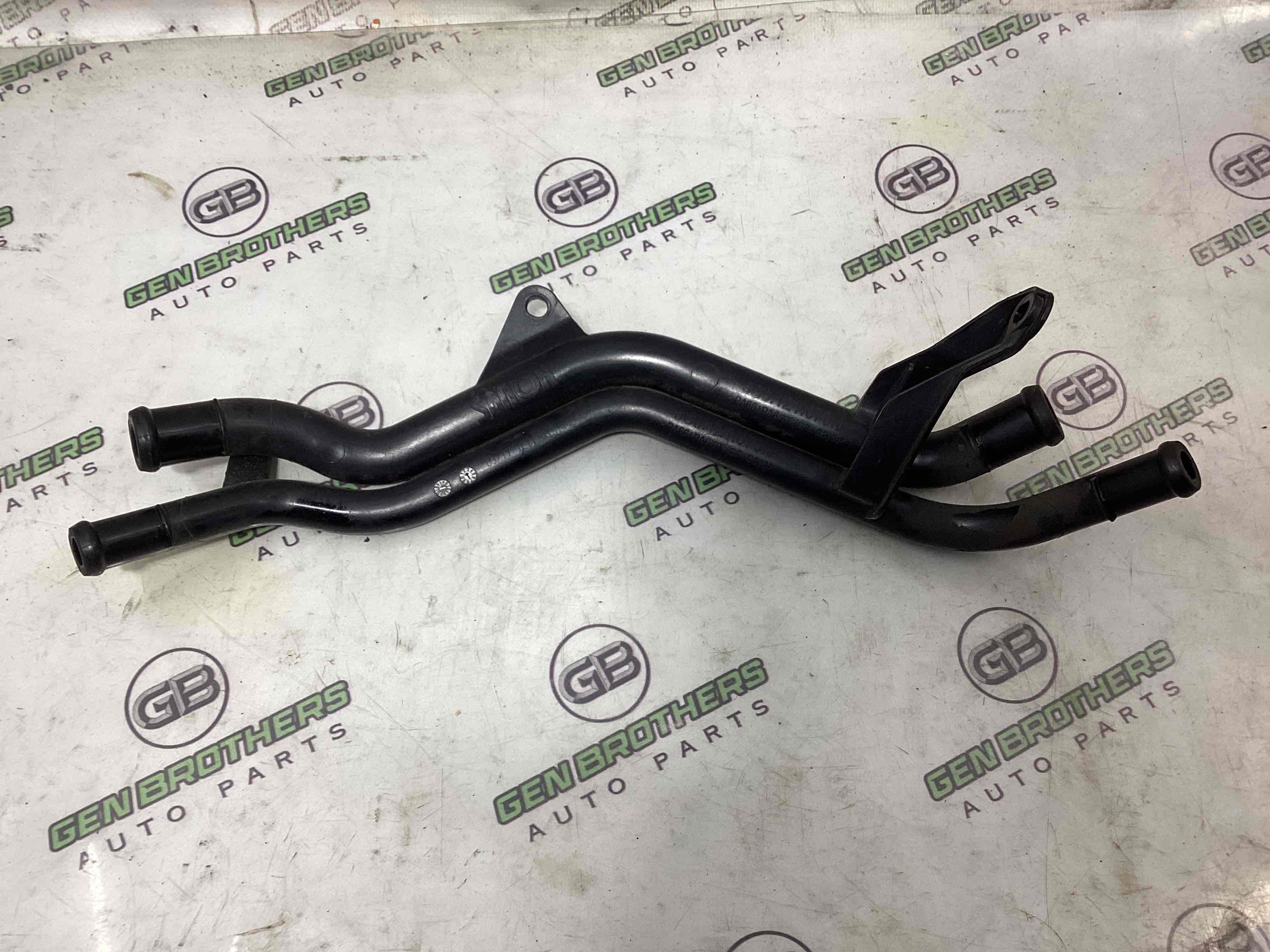 Патрубок трубопровід, шланг