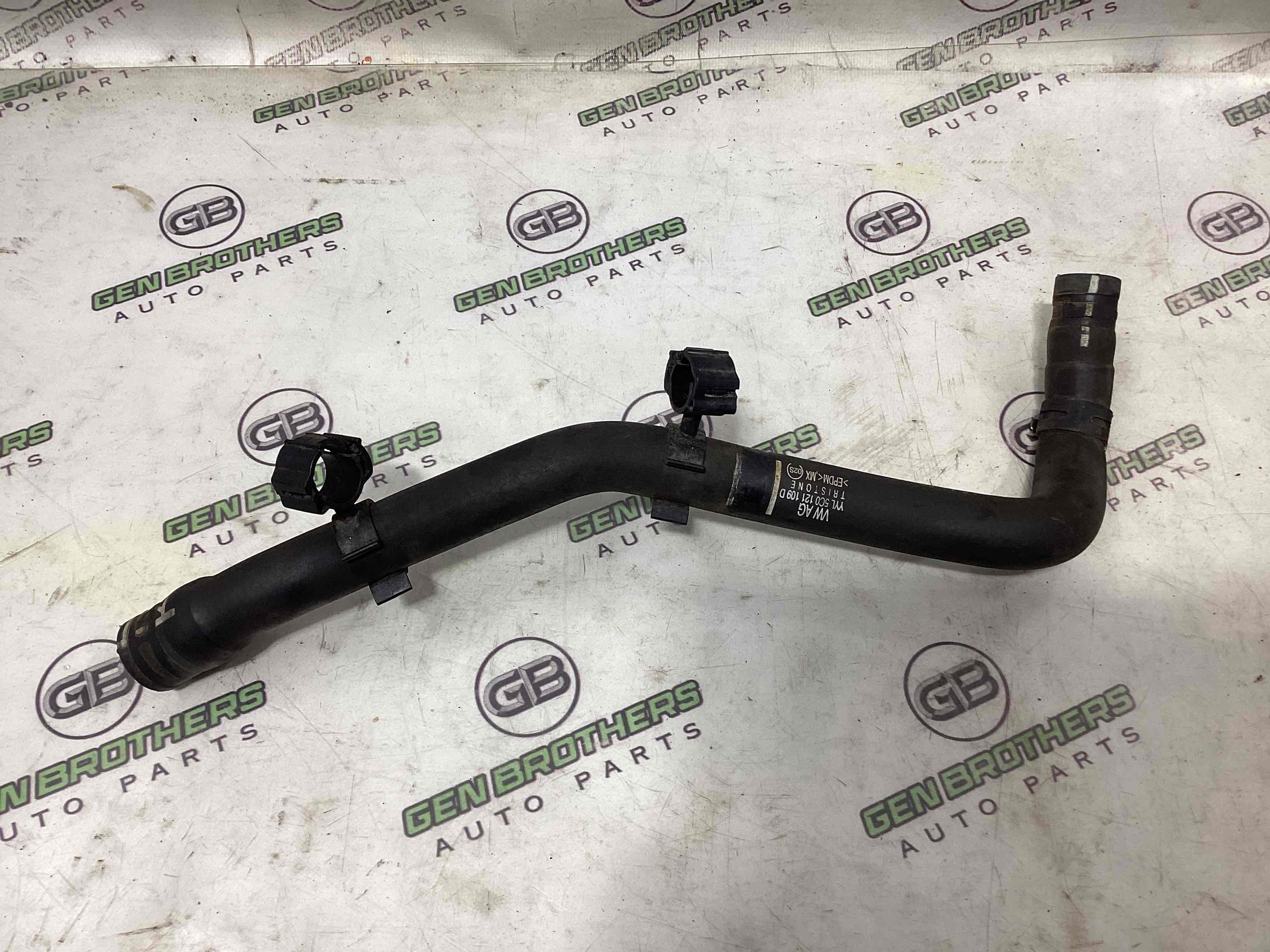 Патрубок трубопровід, шланг