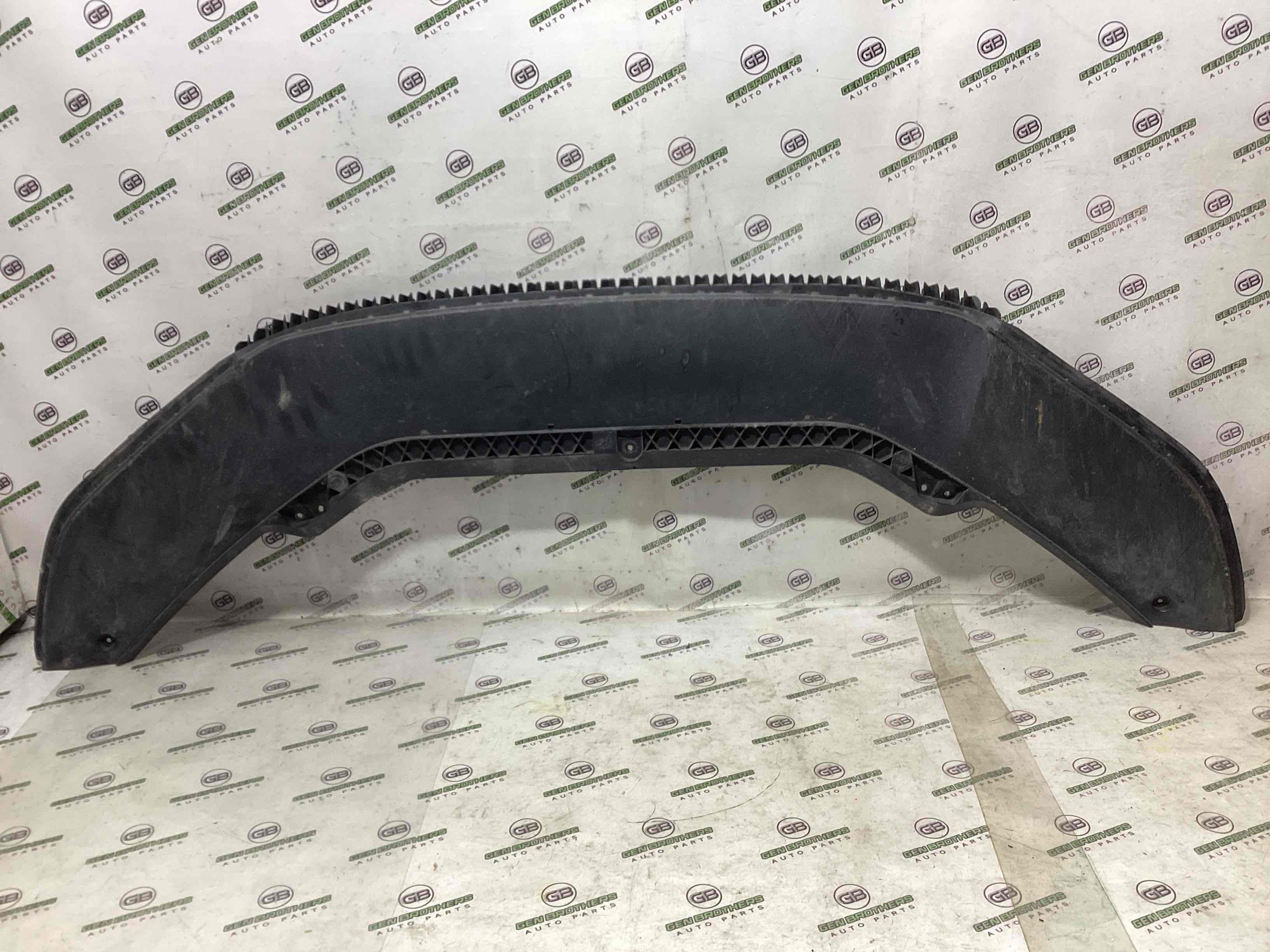 Губа бампера нижня