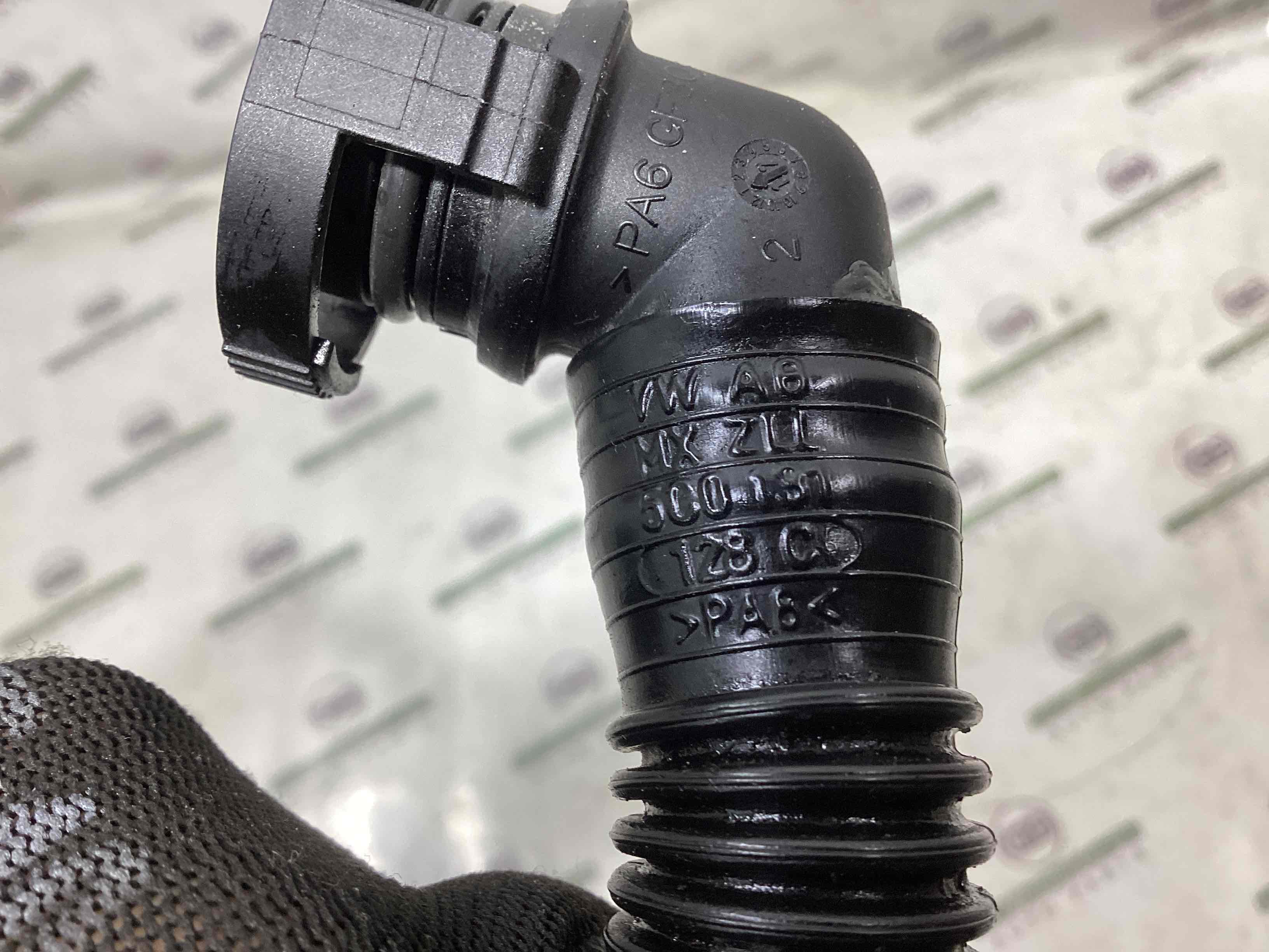 Патрубок трубопровід, шланг