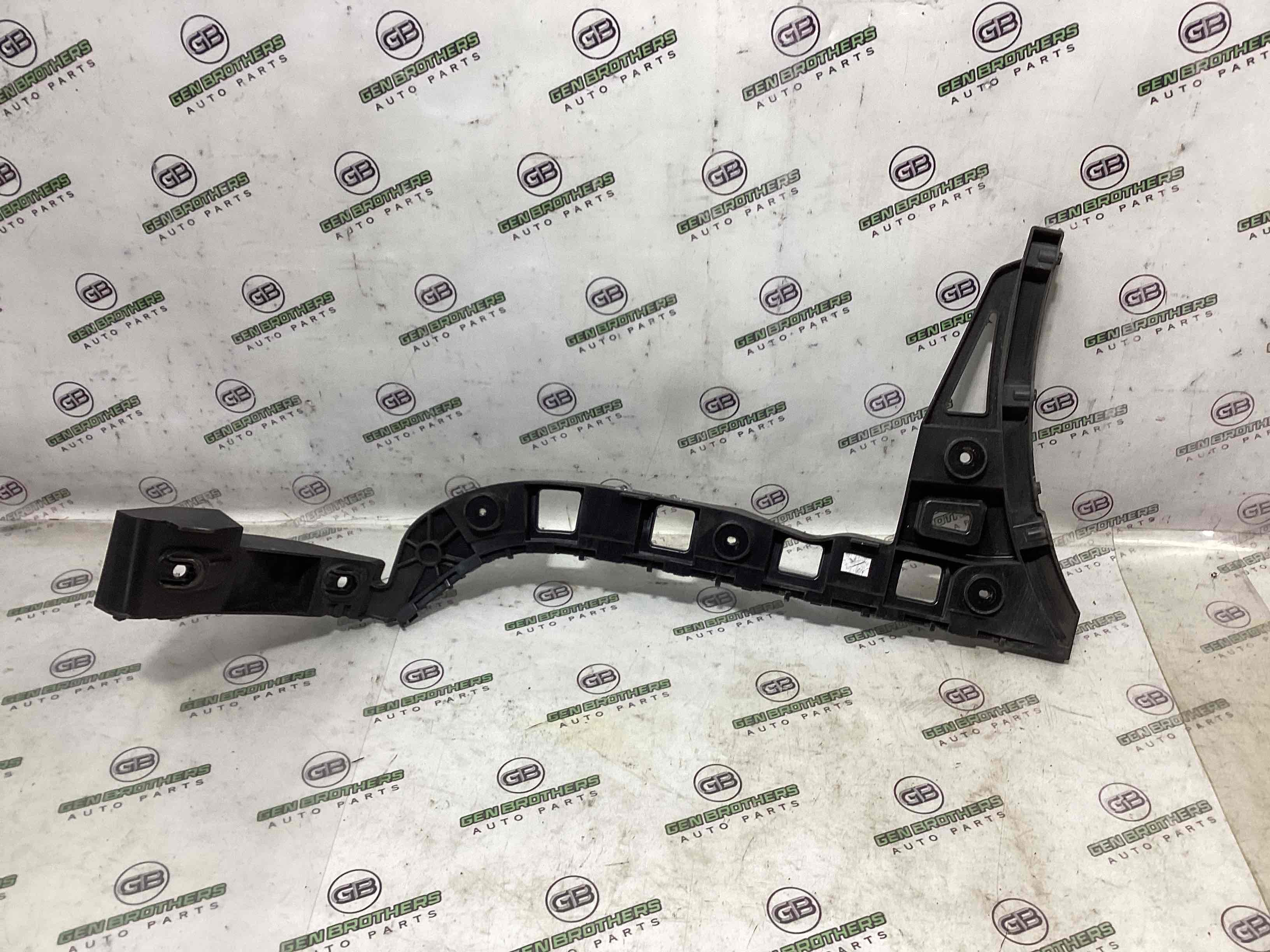 Кріплення заднього бампера праве