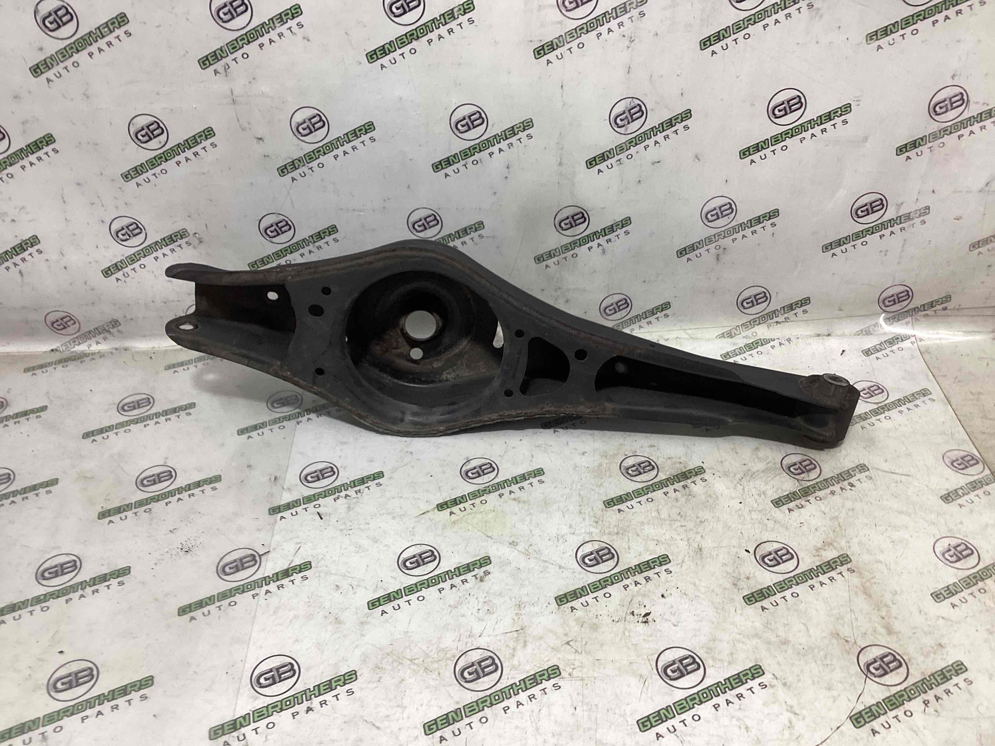 Важіль задній правий