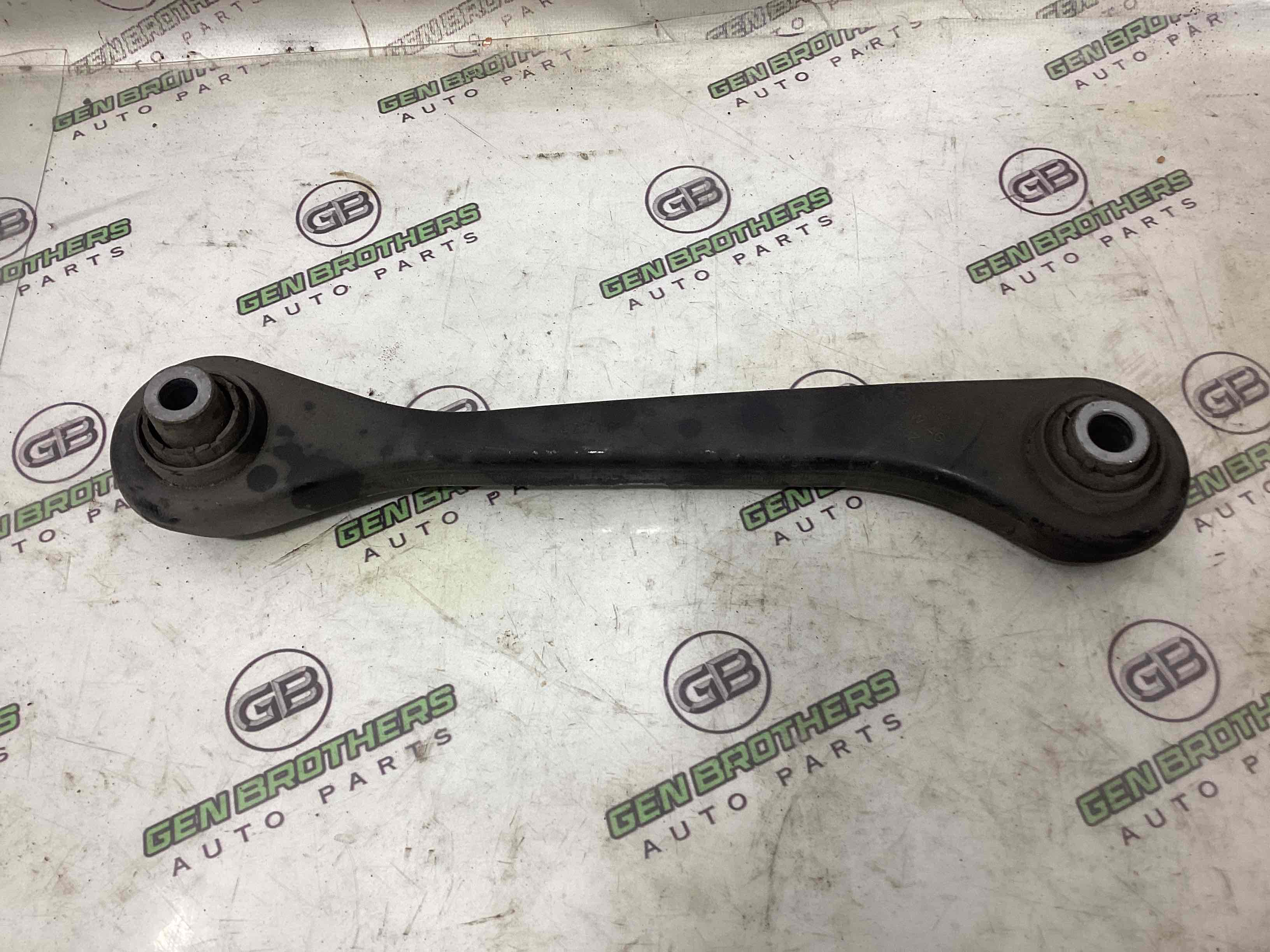 Важіль задній правий