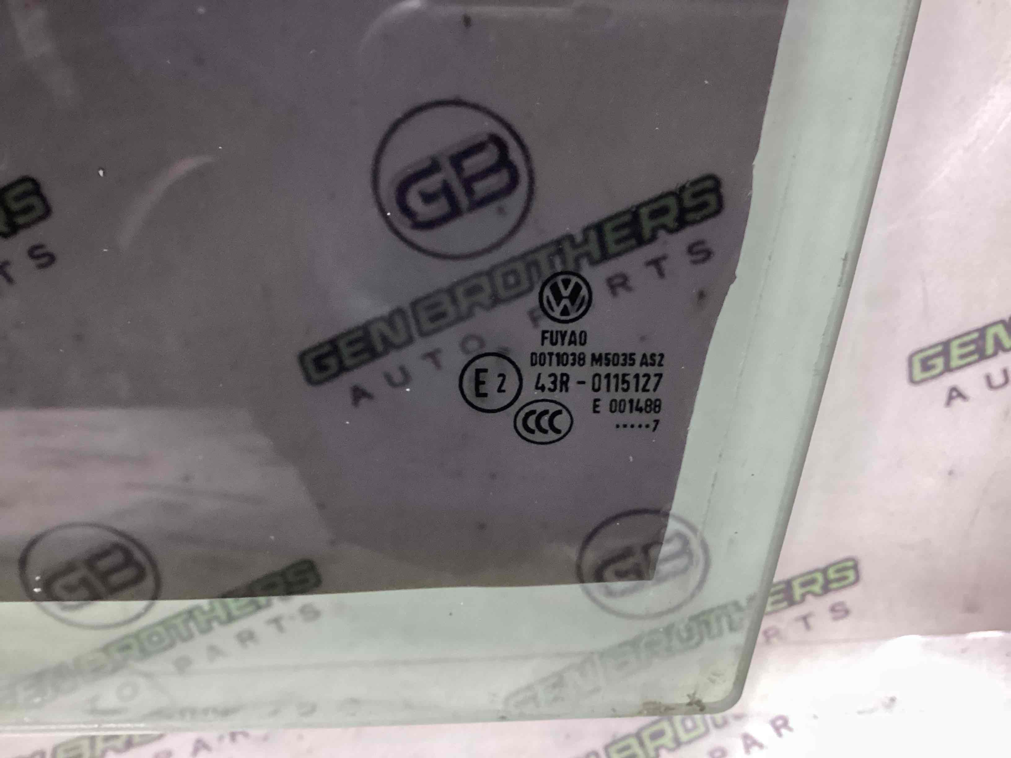 Скло заднє ліве