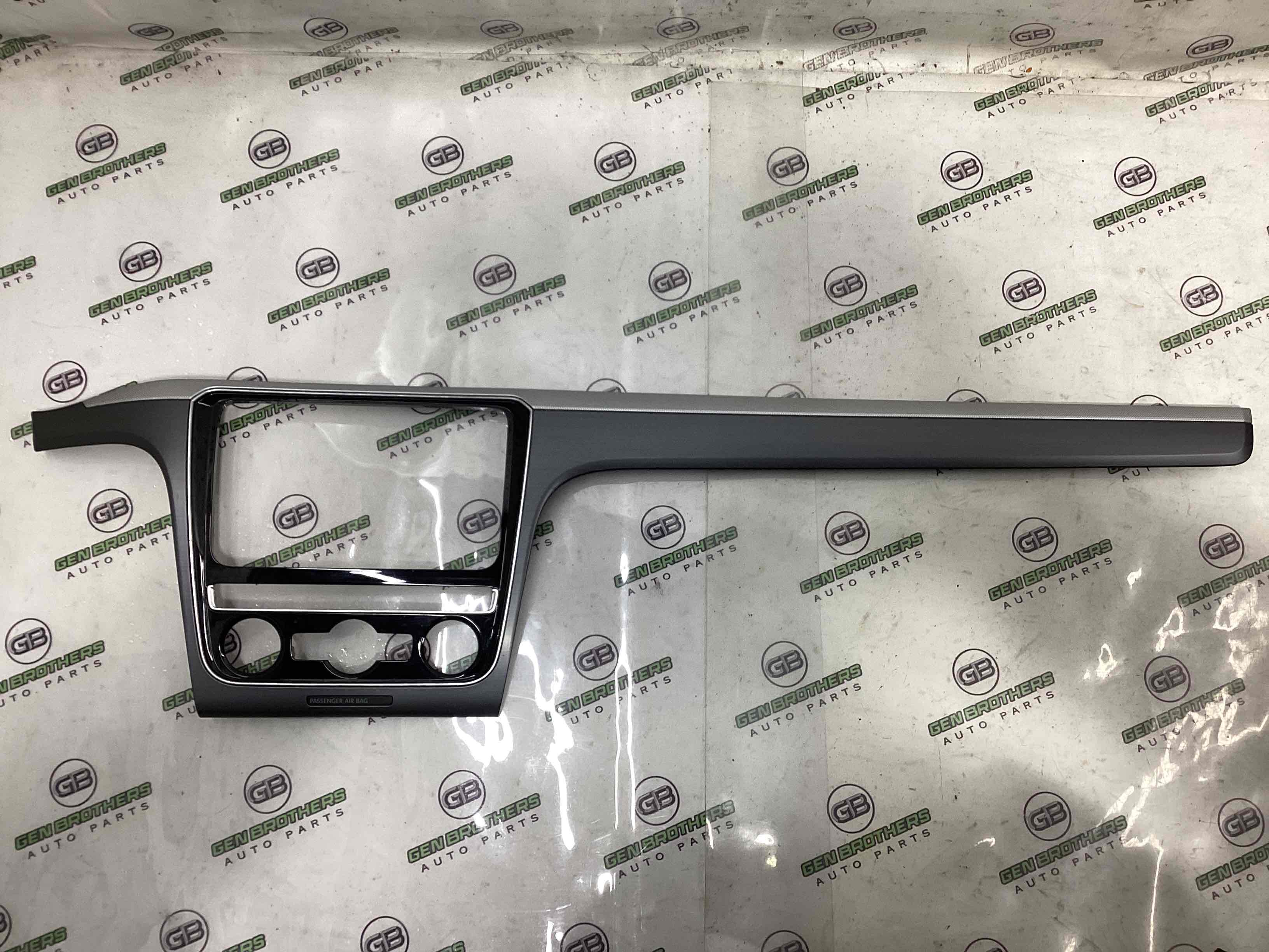 Пластикові елементи салону