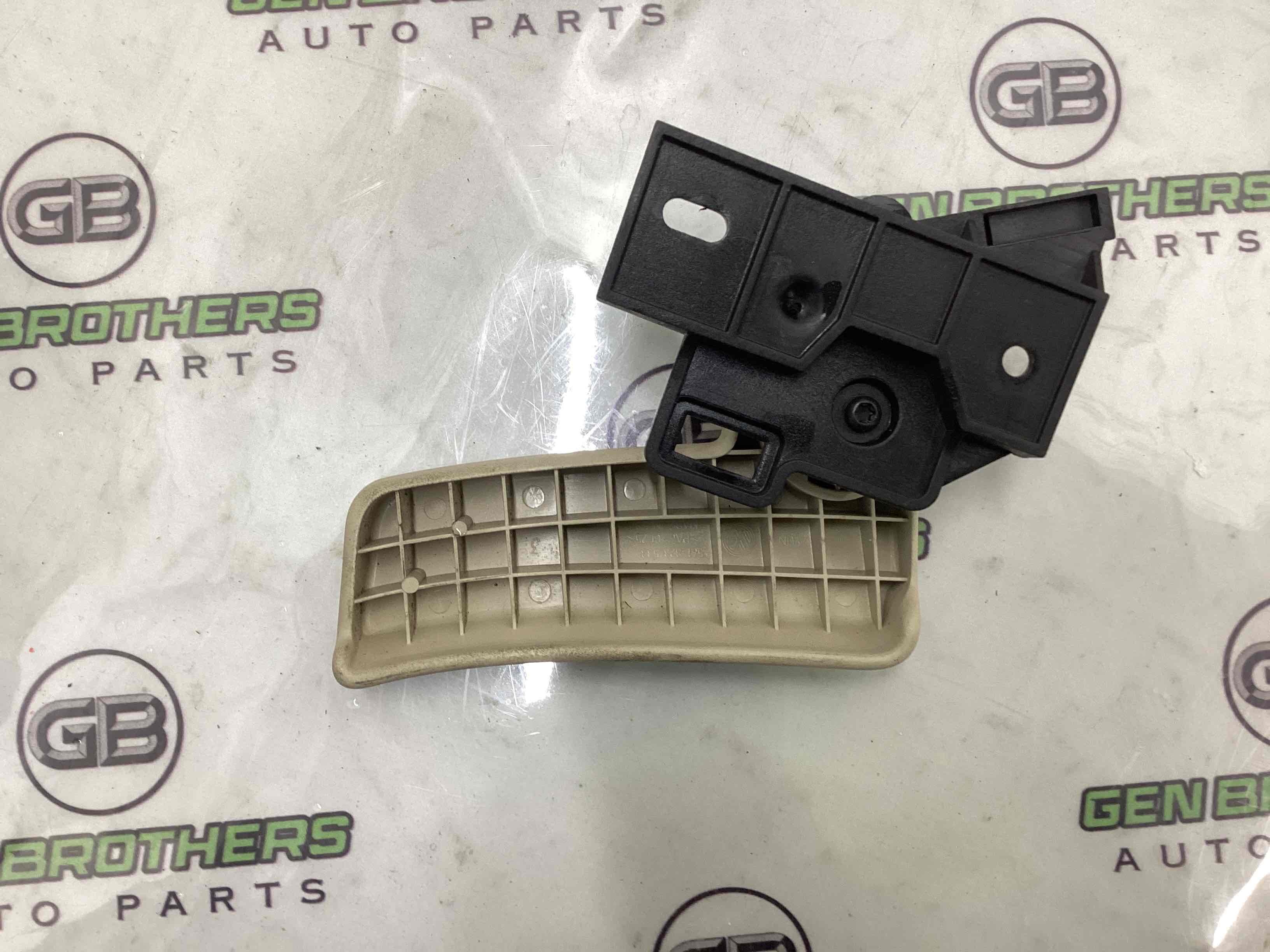 Ручка відкривання капота