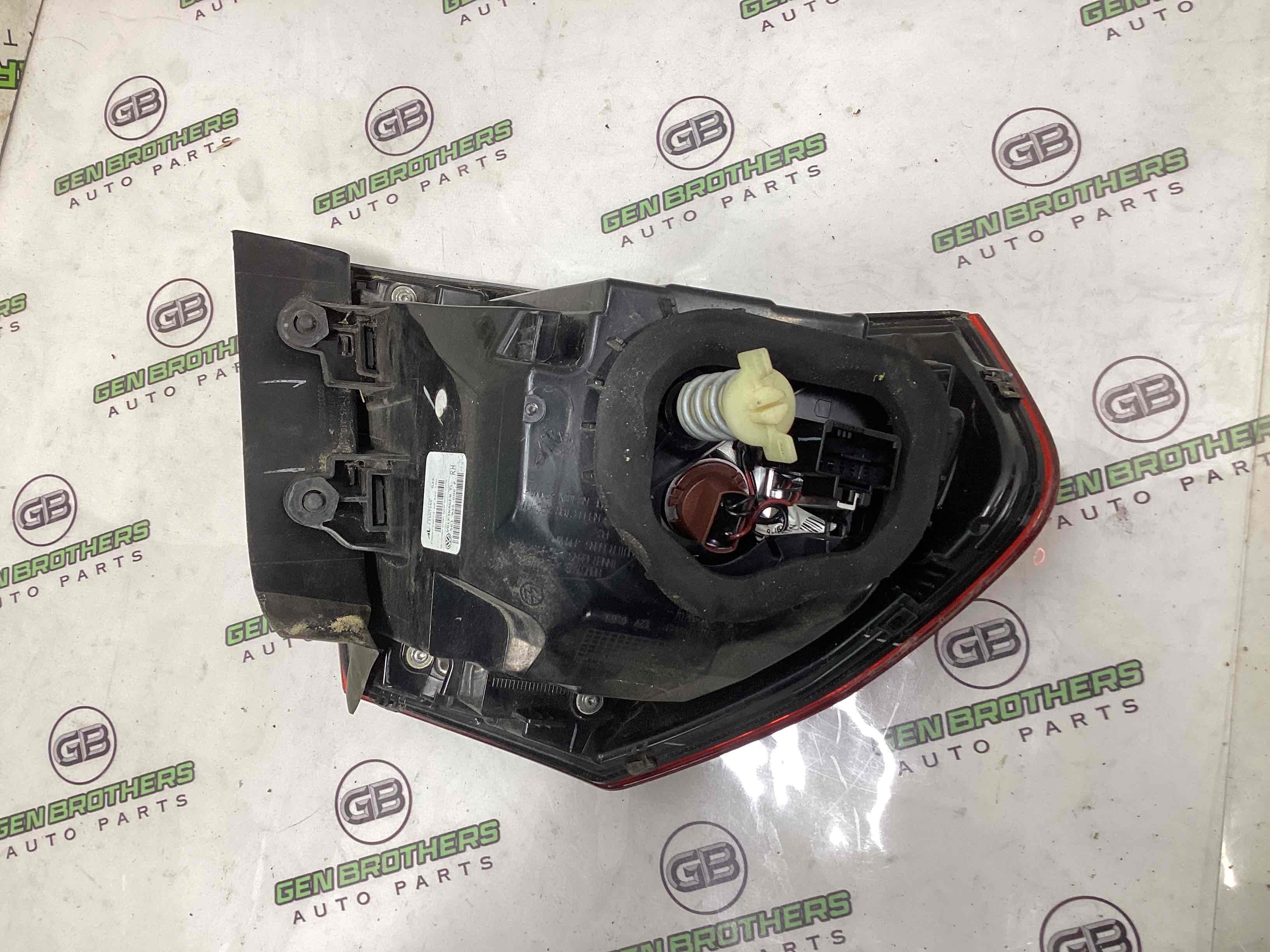 Ліхтар задній правий