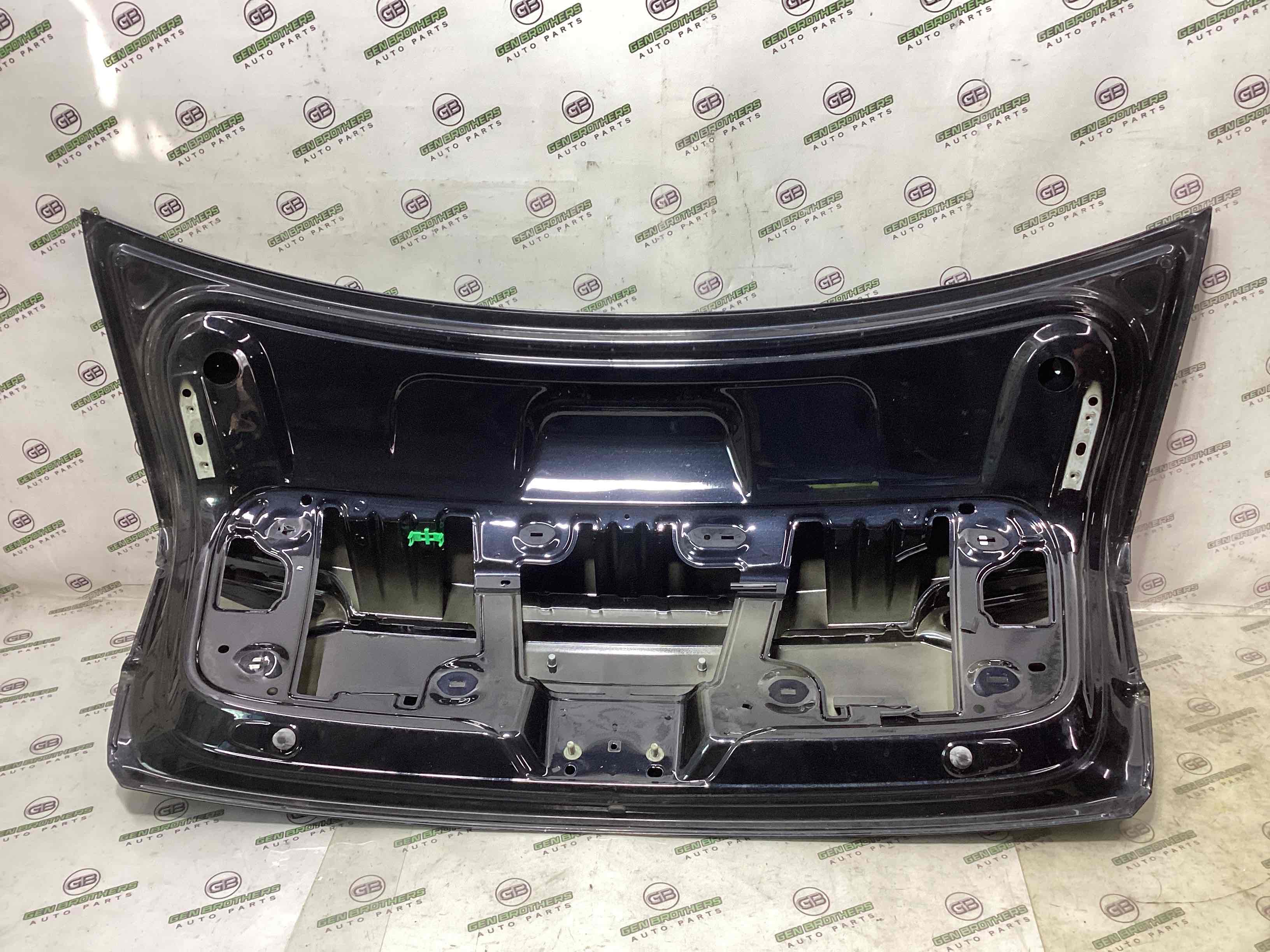 Кришка багажника, двері багажника