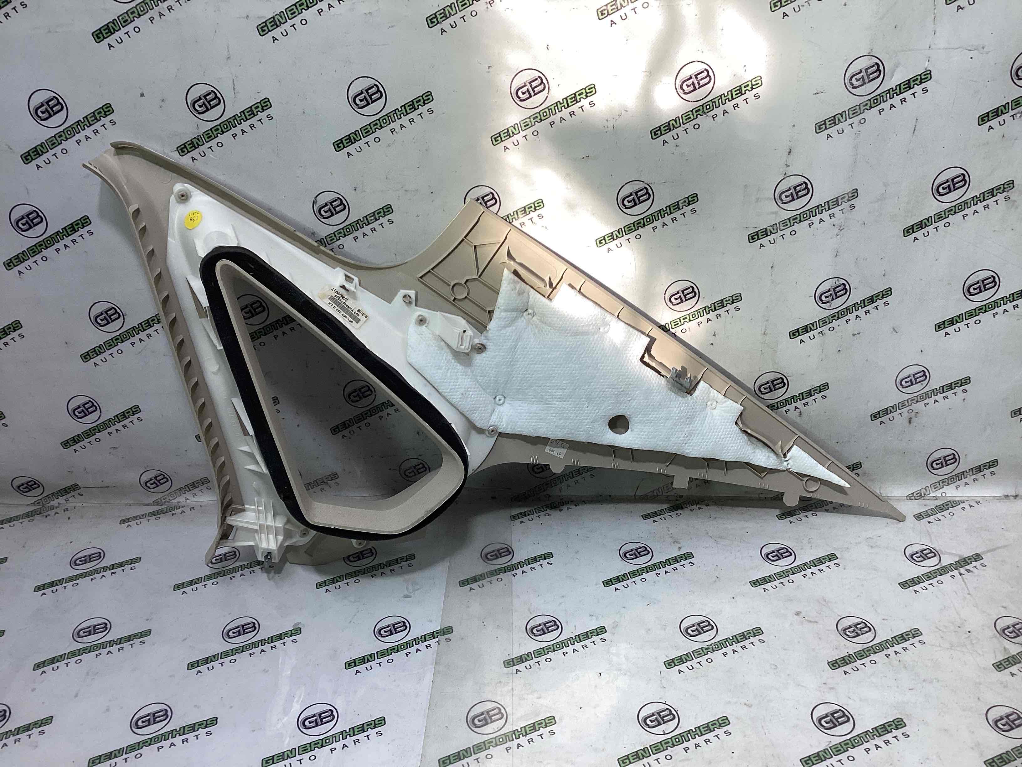 Обшивка задньої стійки ліва