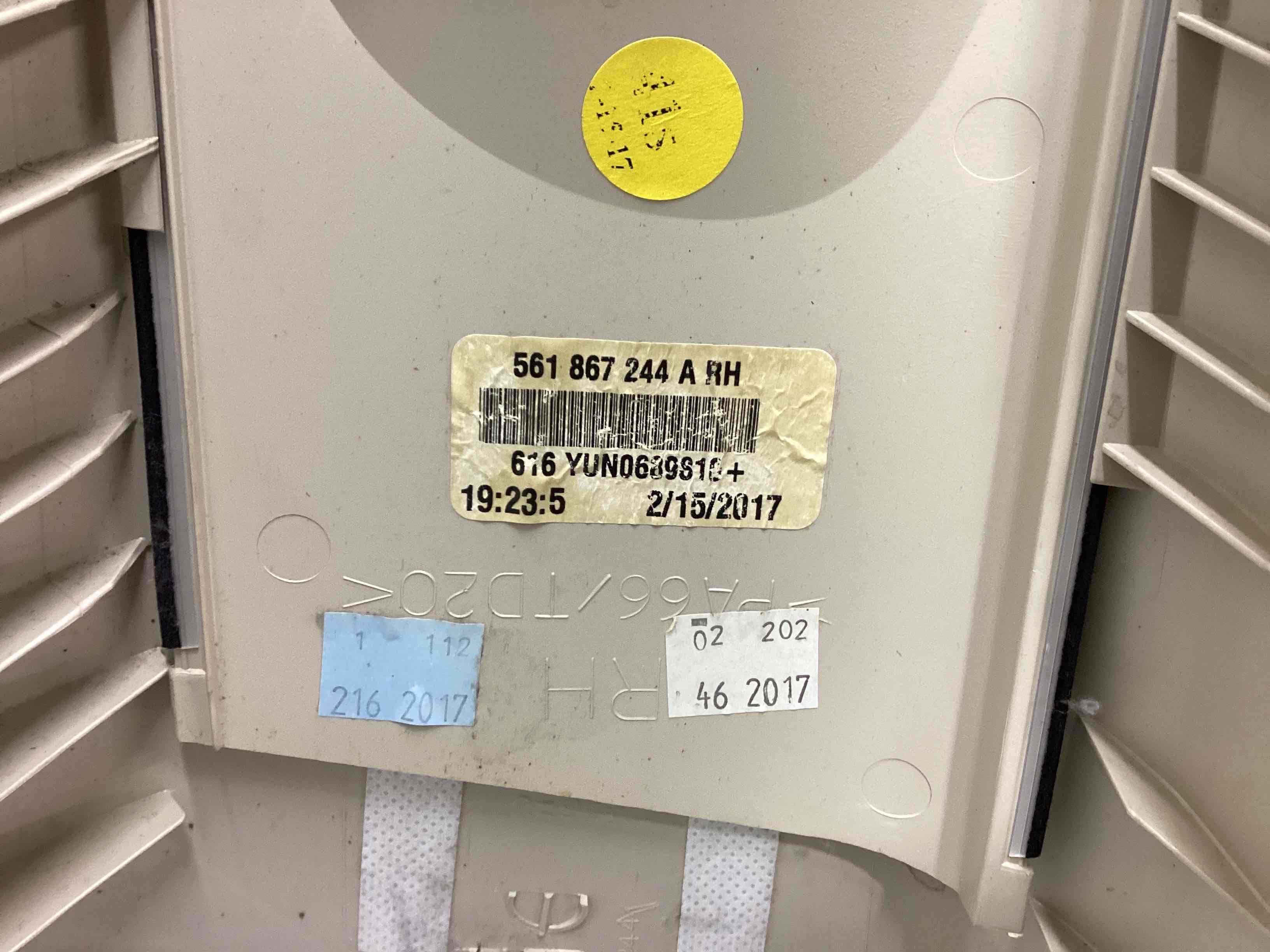 Обшивка центральної стійки права