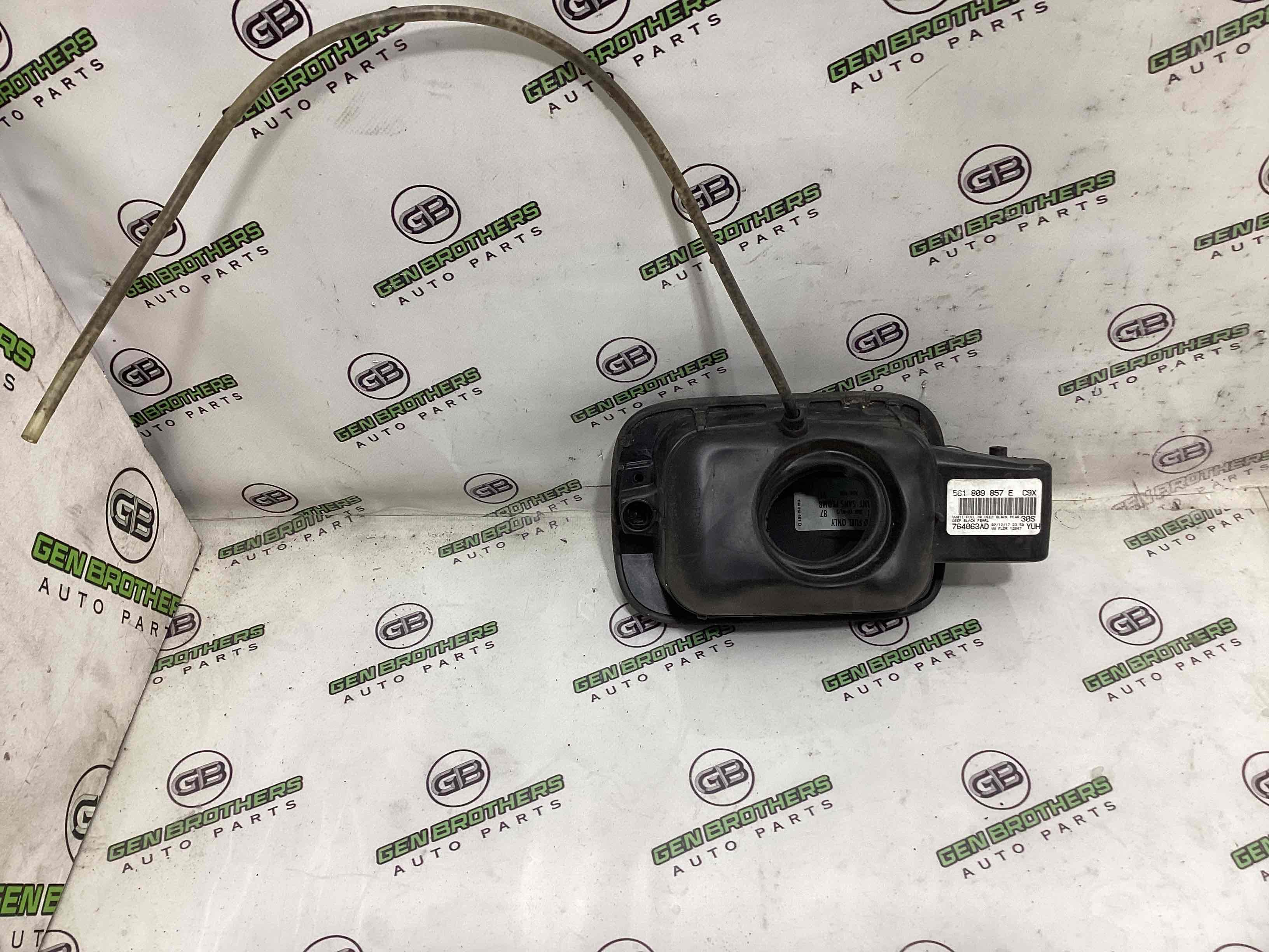 Лючок бензобака