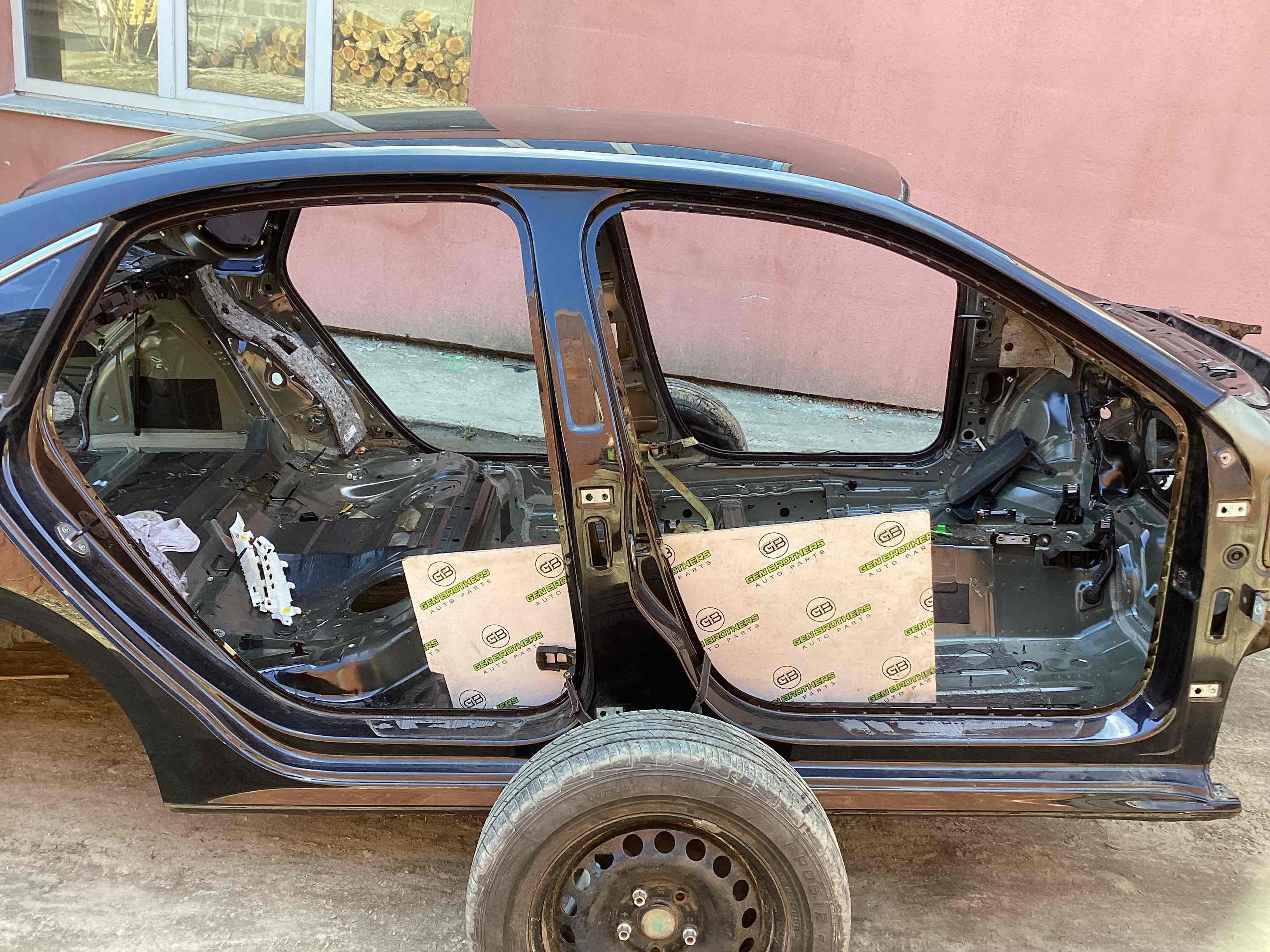 Стійки кузова та пороги