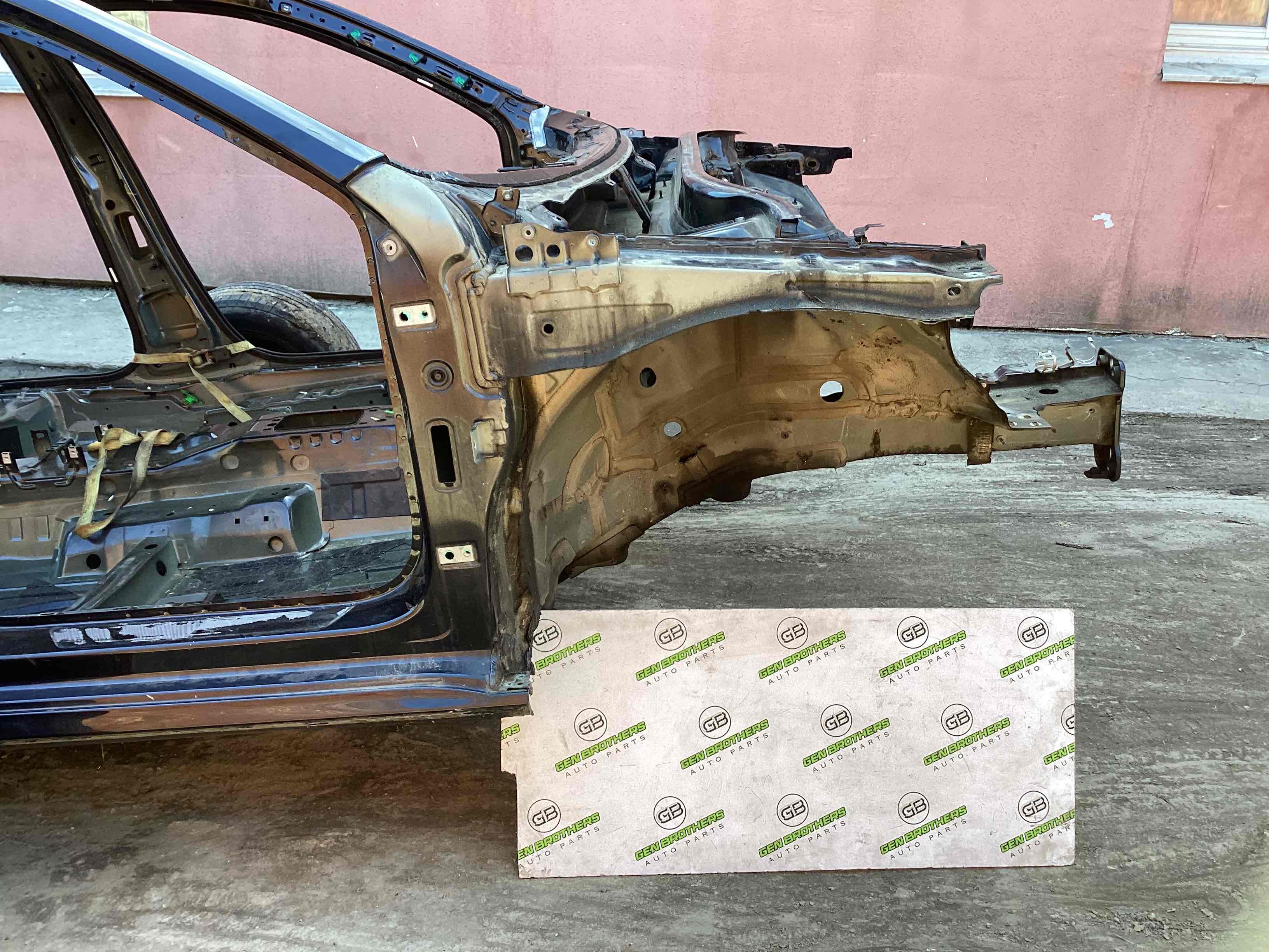 Чверть передня права