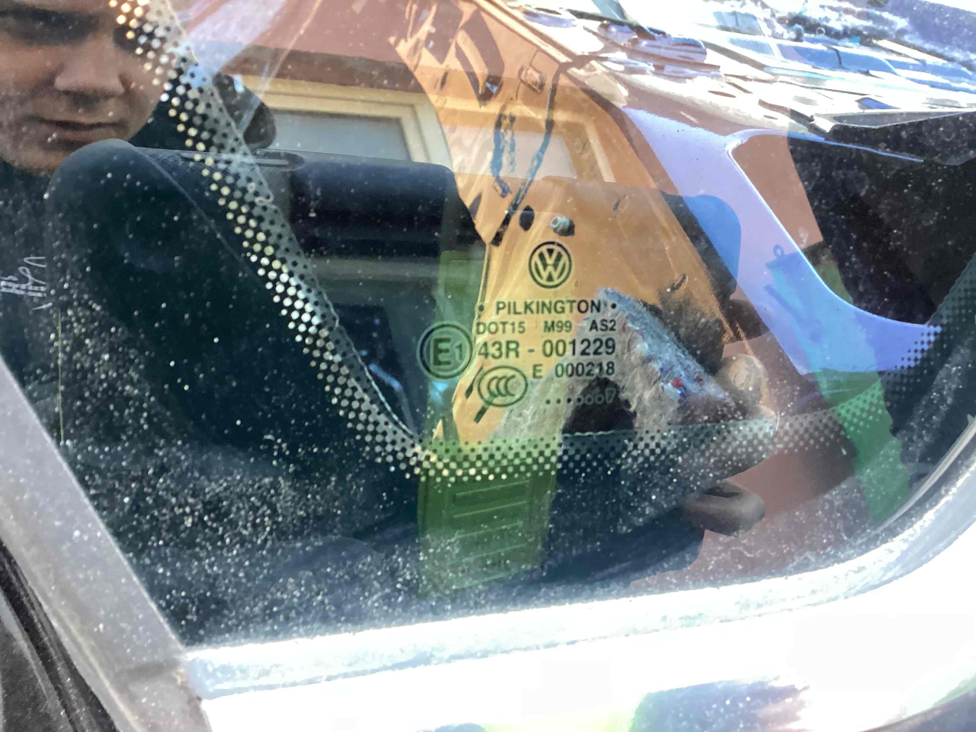 Скло кузова ліве