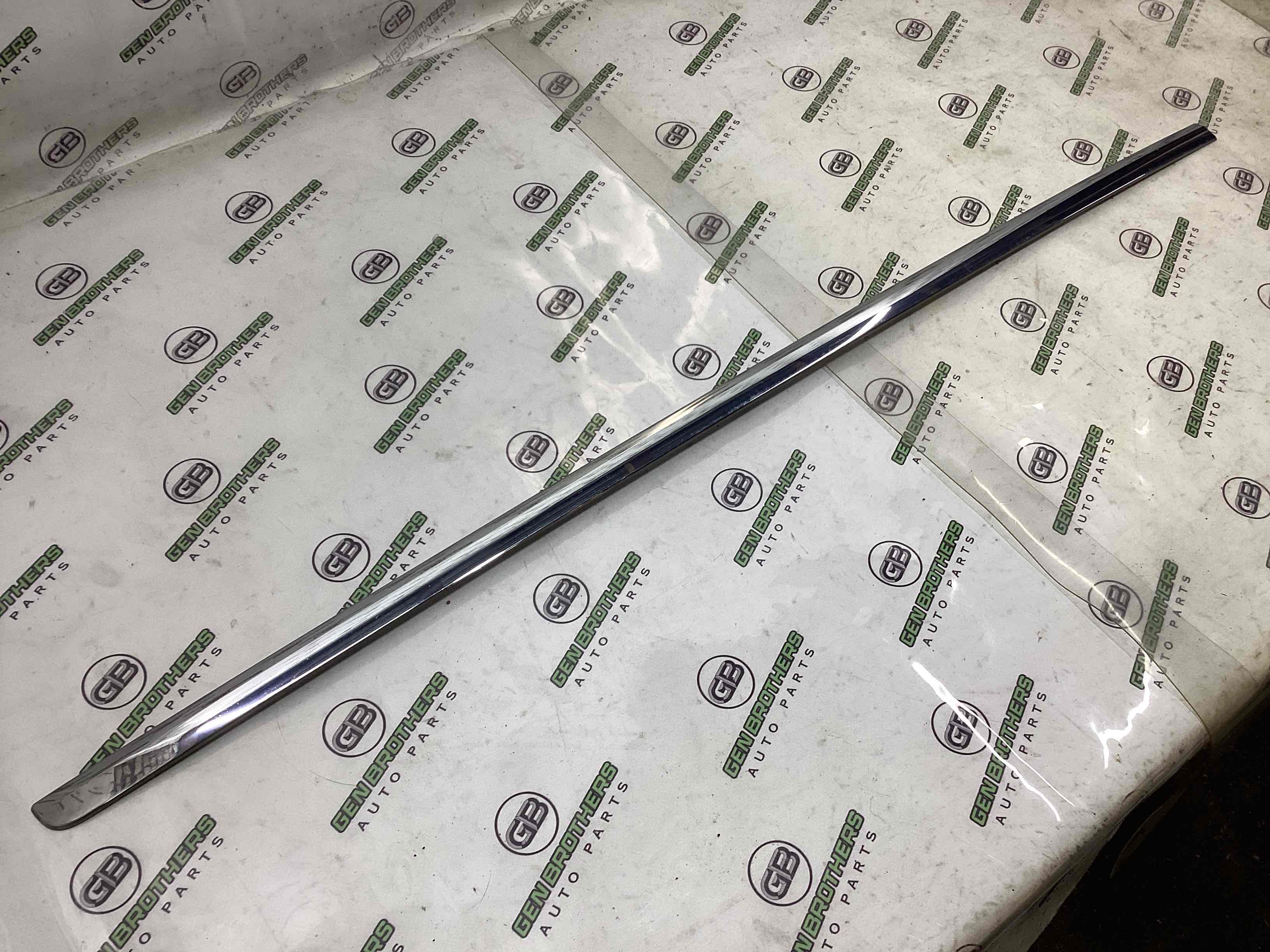 Молдинг двері передньої лівої