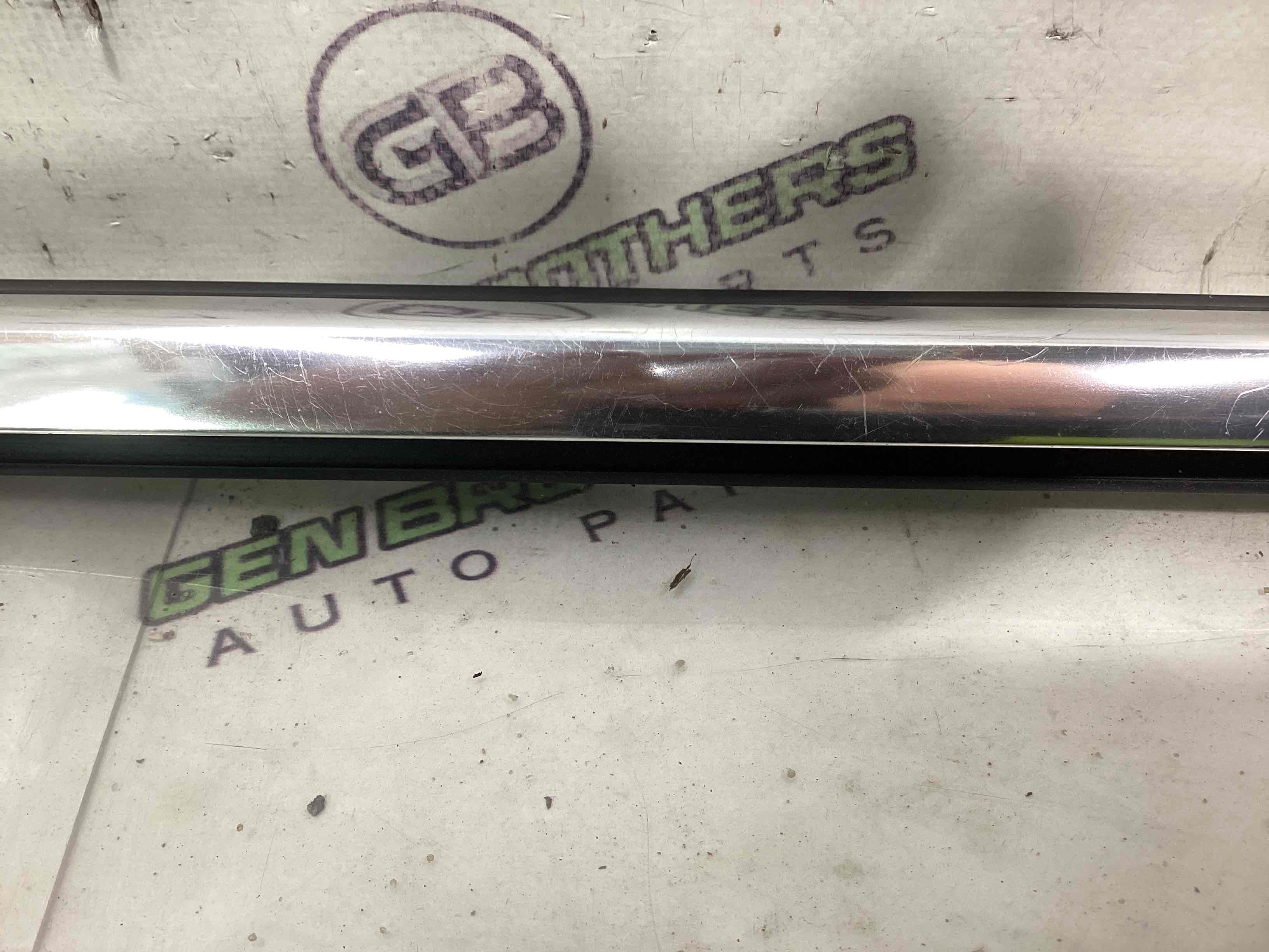 Молдинг двері передньої лівої