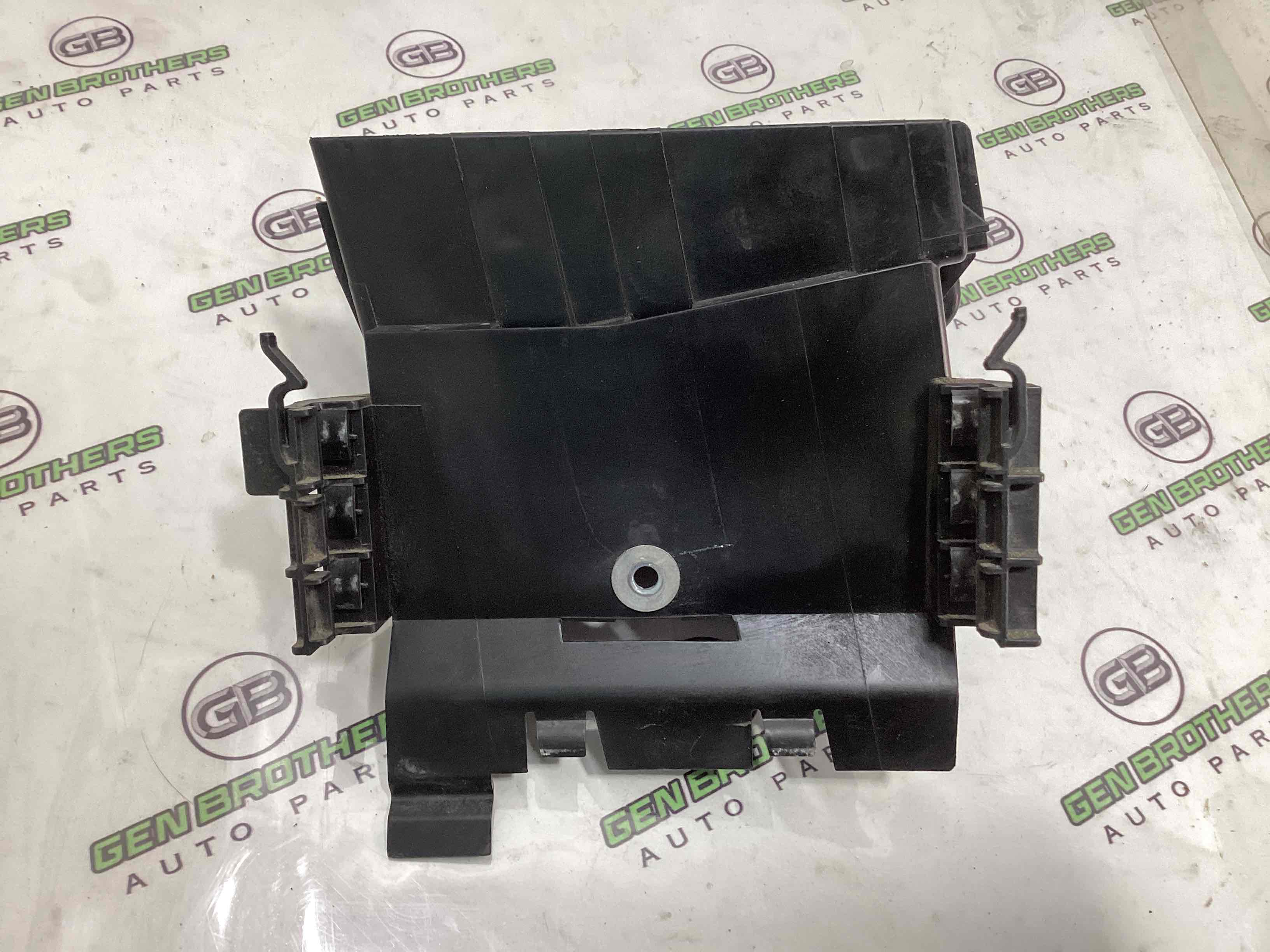 Кришка корпус блоку запобіжників