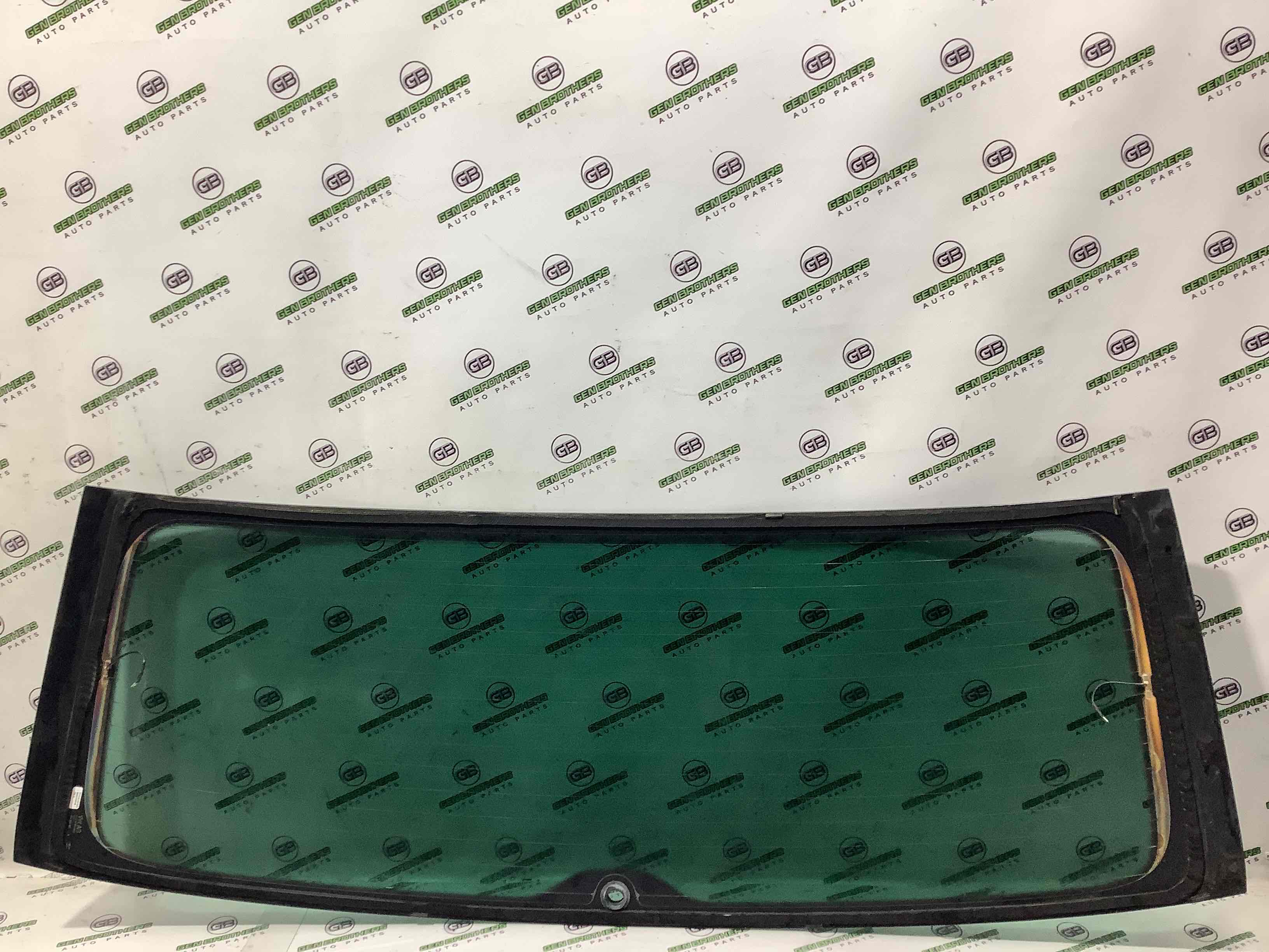 Скло заднє, скло кришки багажника