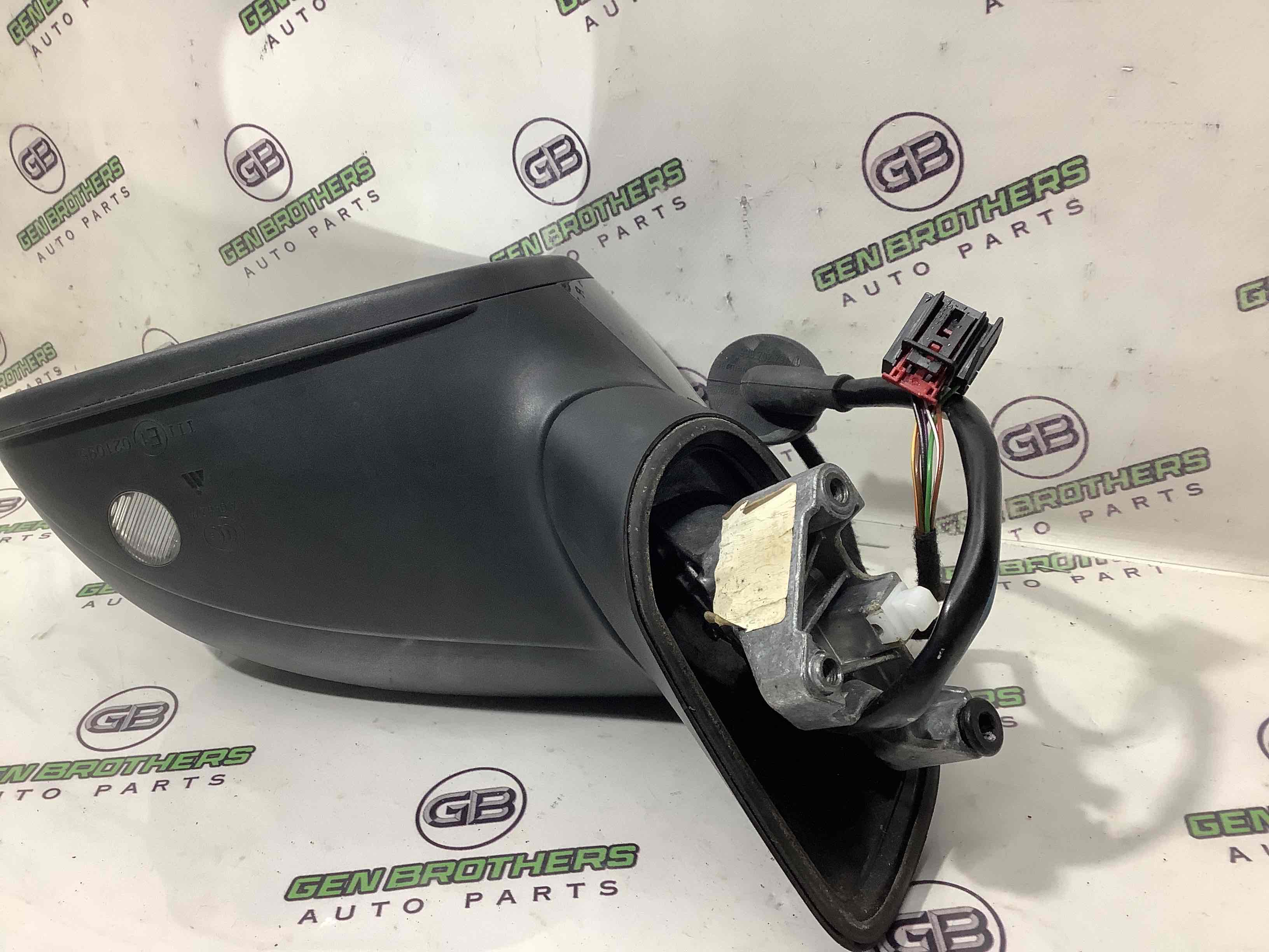 Дзеркало зовнішнє ліве