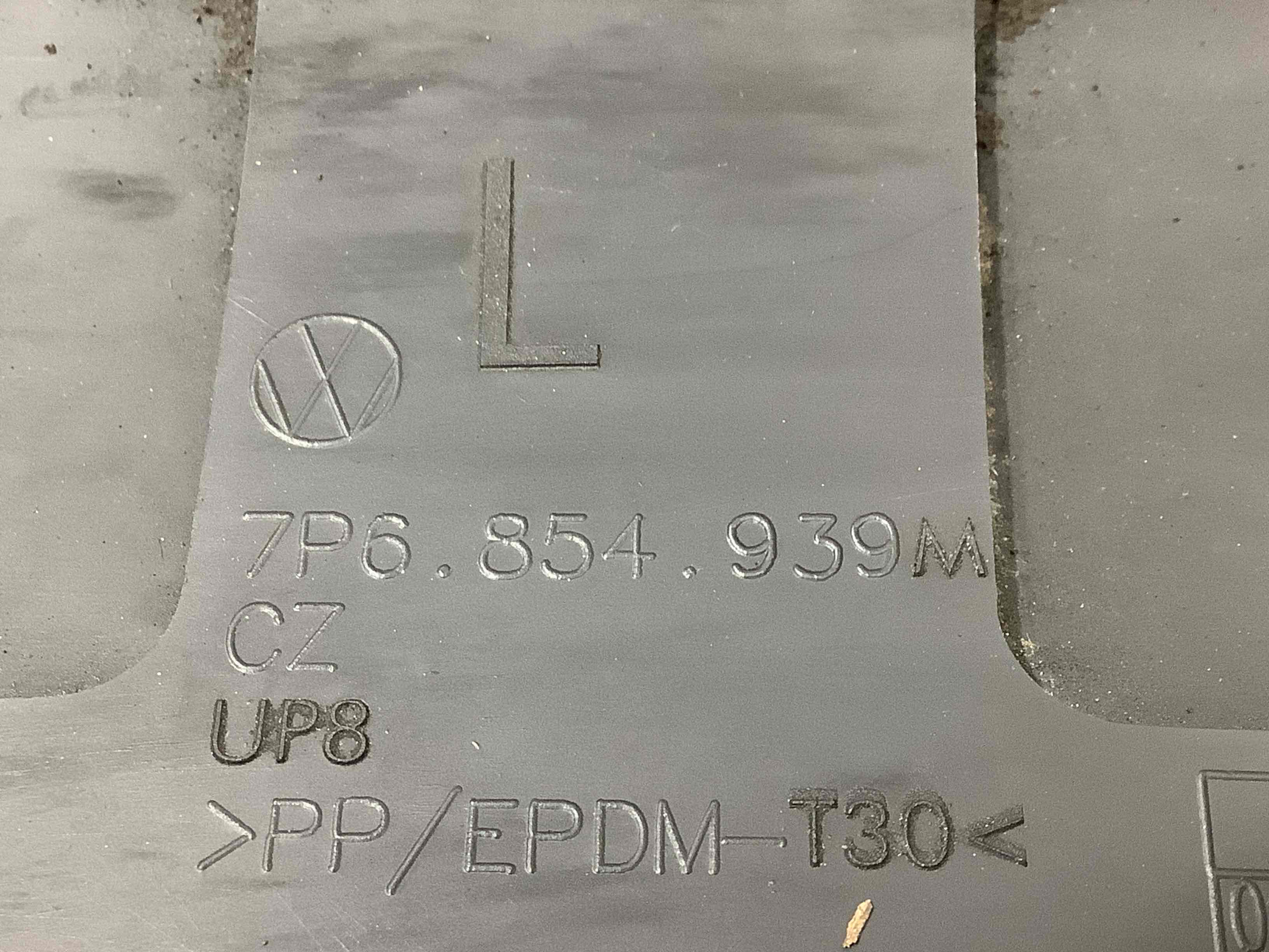 Молдинг двері передньої лівої