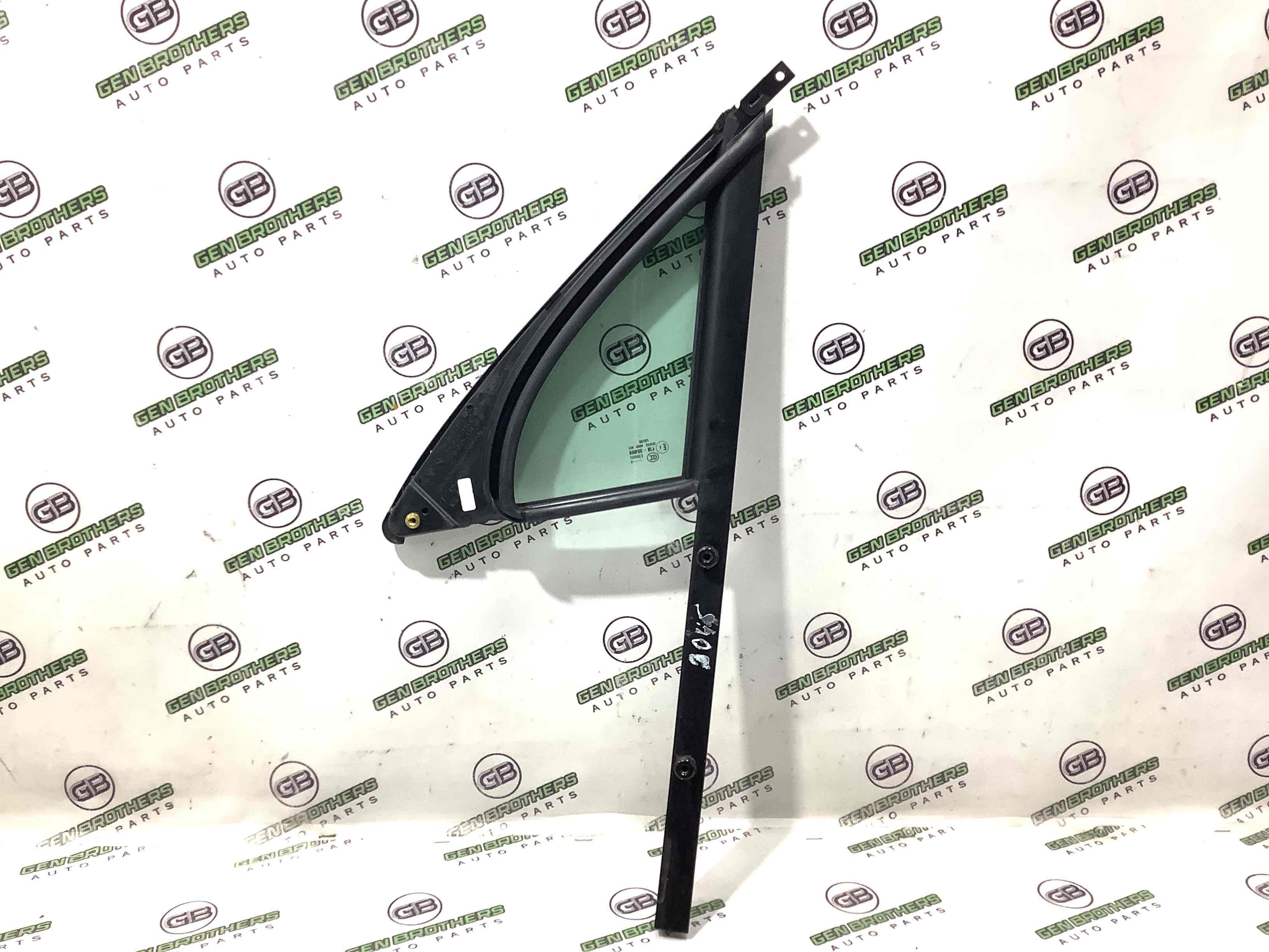 Скло дверей трикутник кватирка