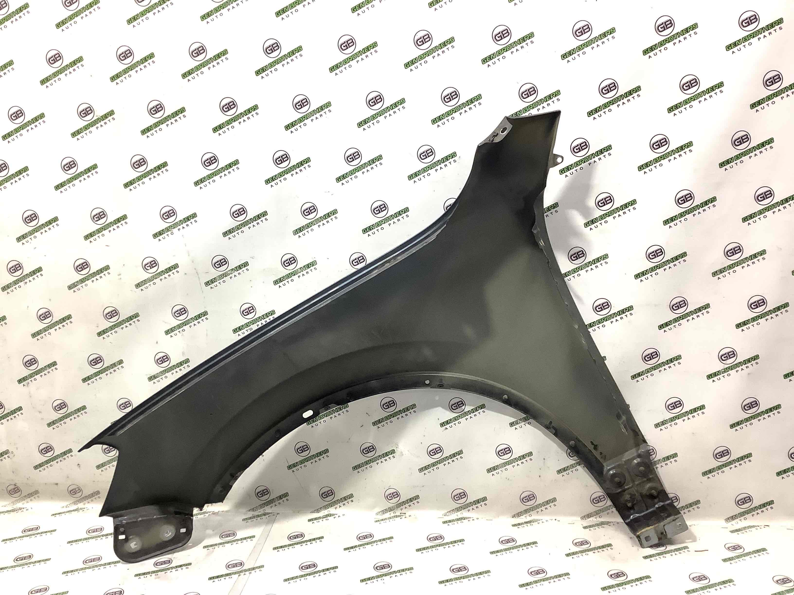 Крило переднє праве