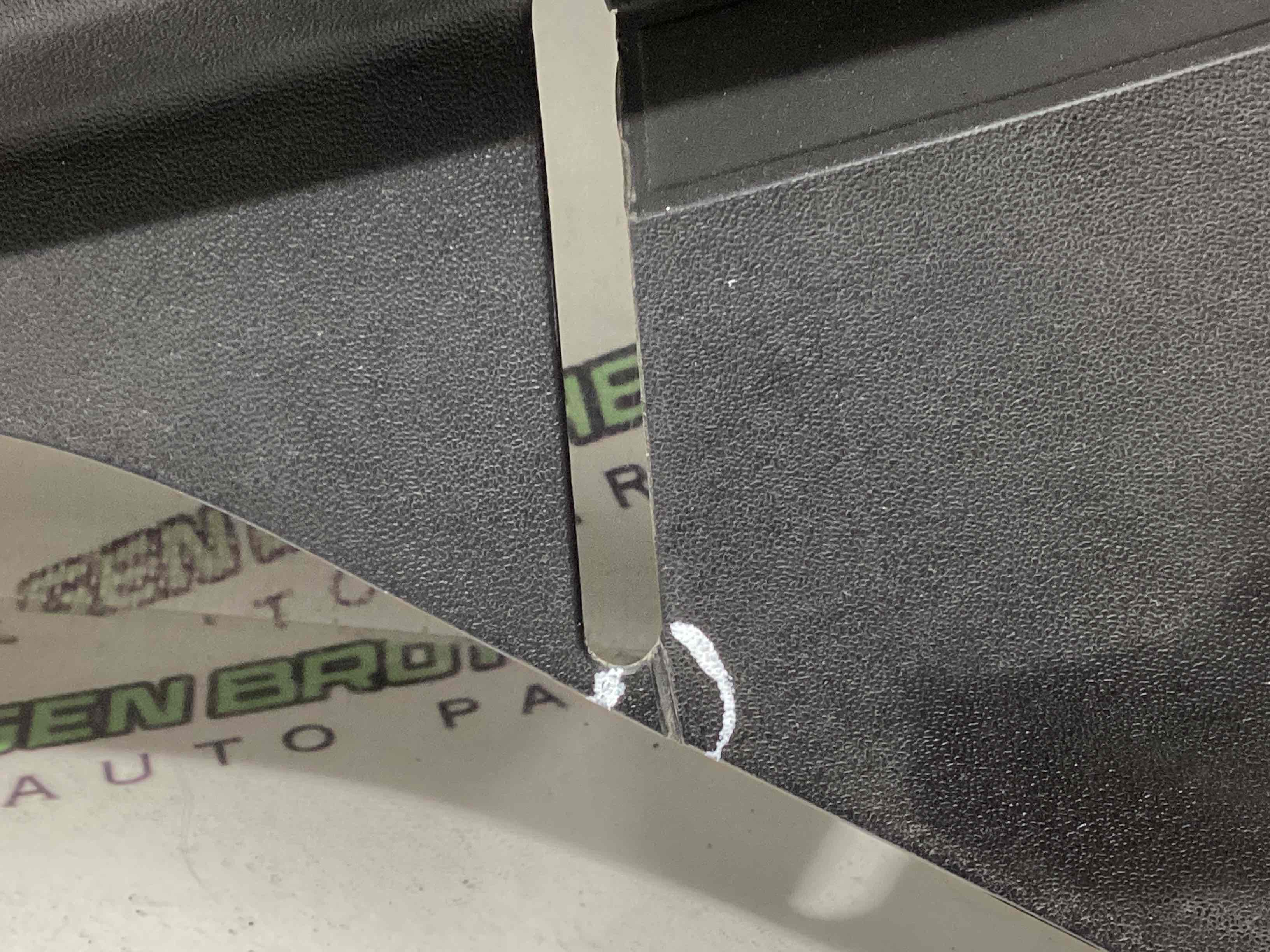 Жабо трапеції двірників, кріплення жабо