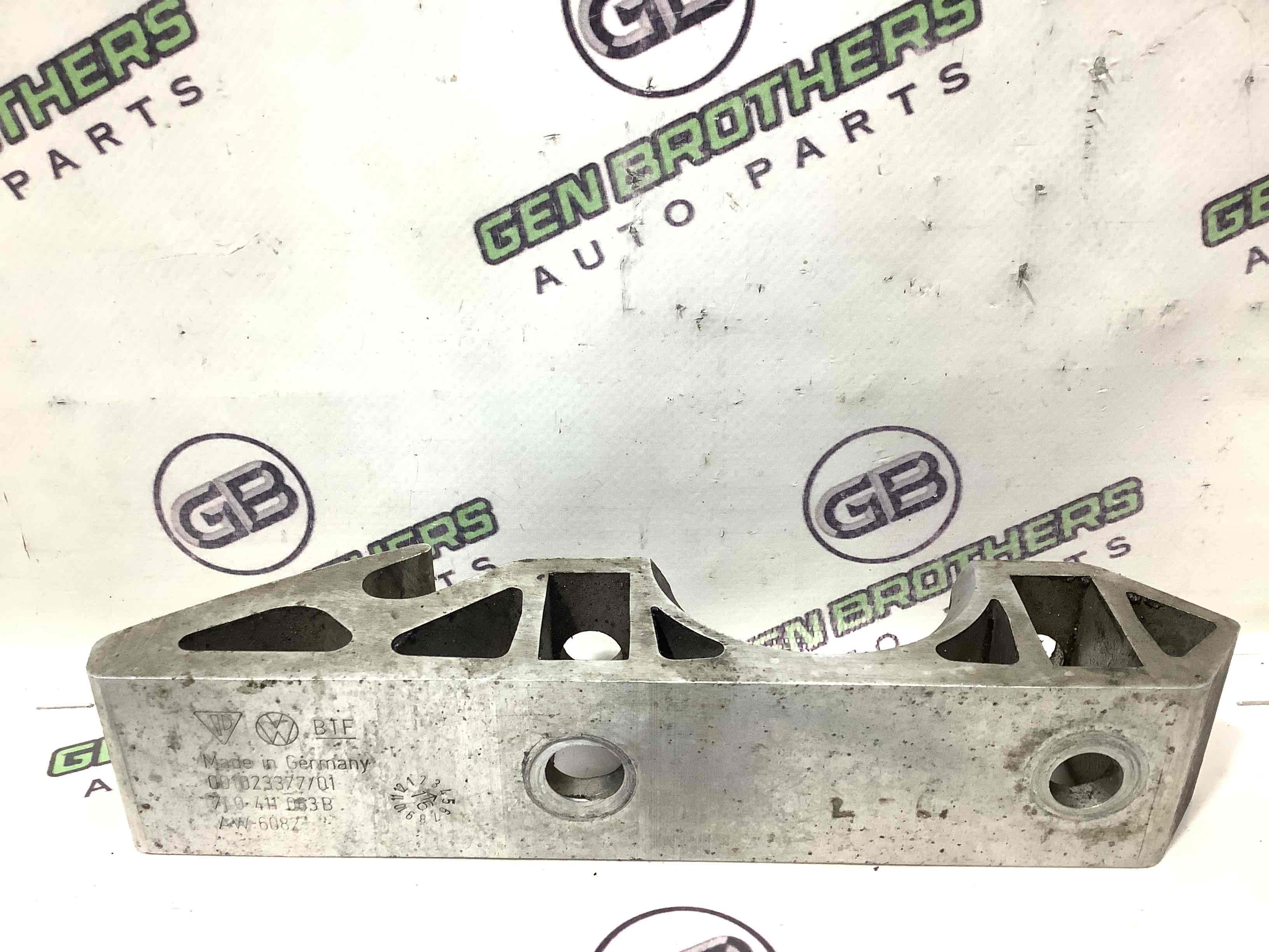 Кріплення, кронштейн