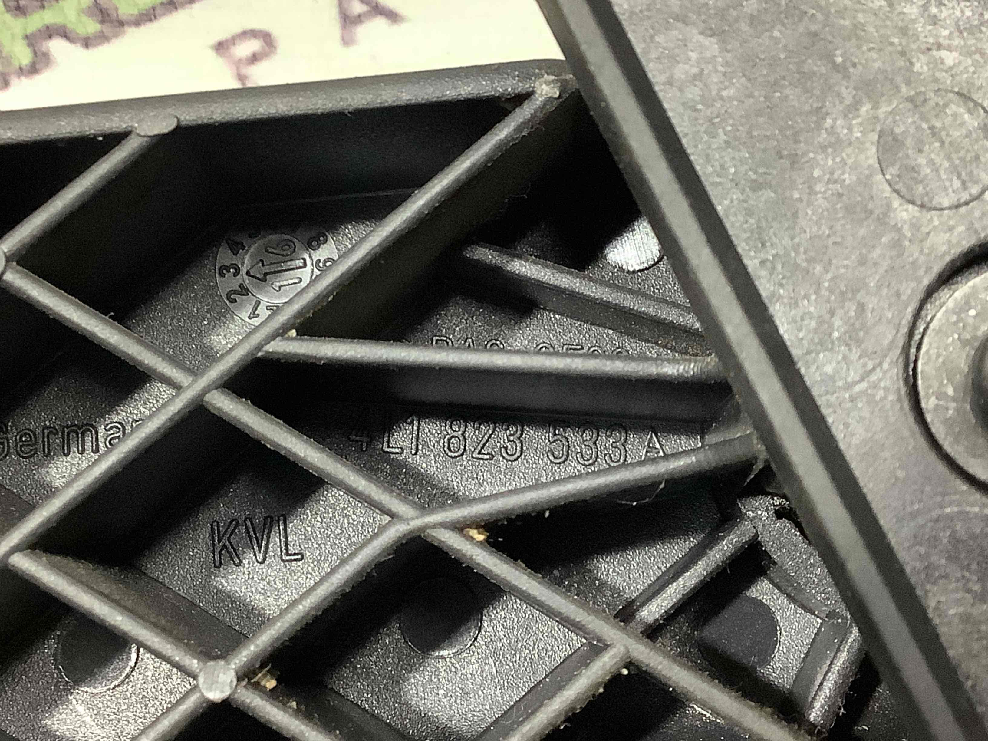 Ручка відкривання капота