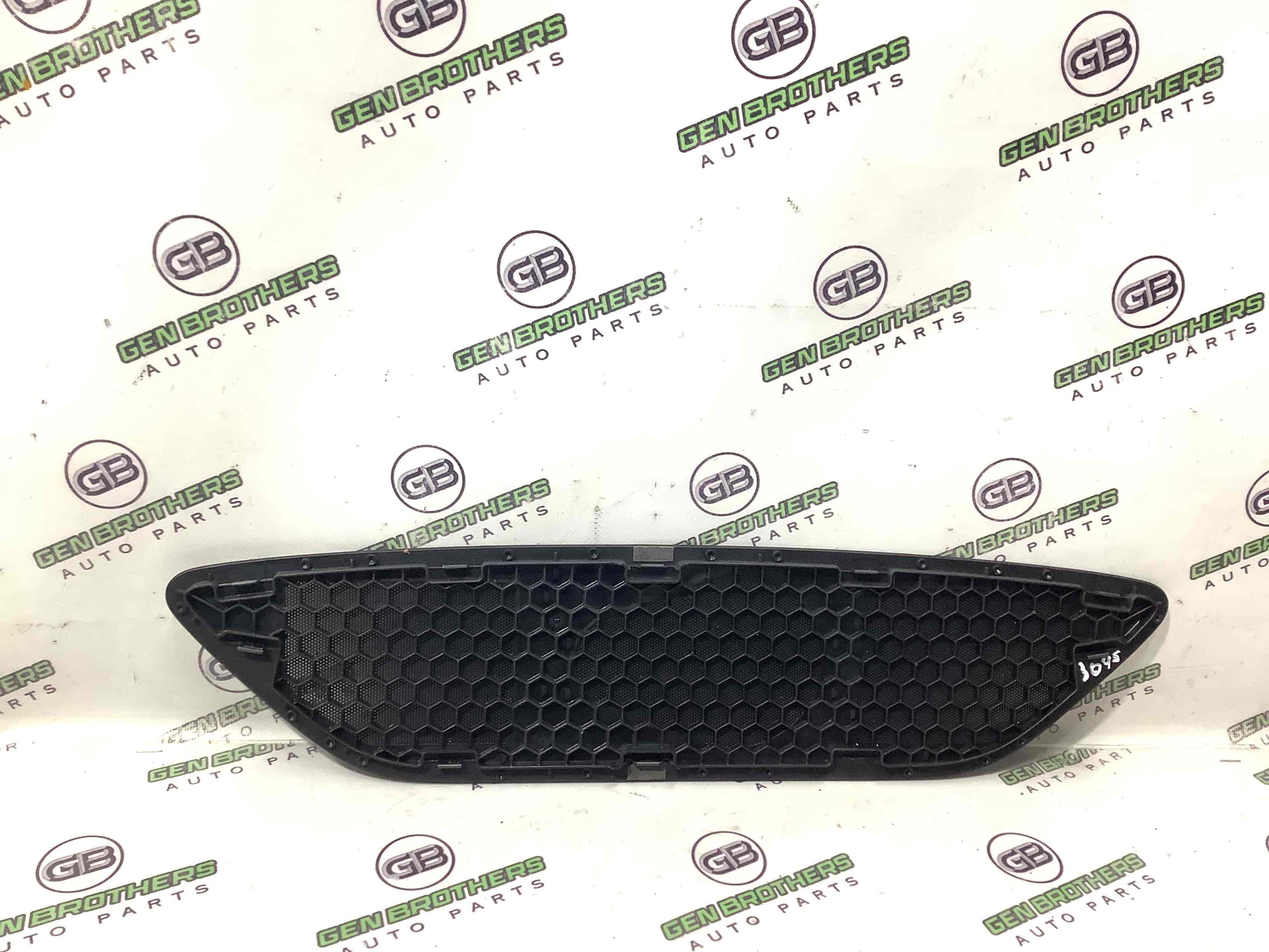 Обшивка панелі приладів торпедо