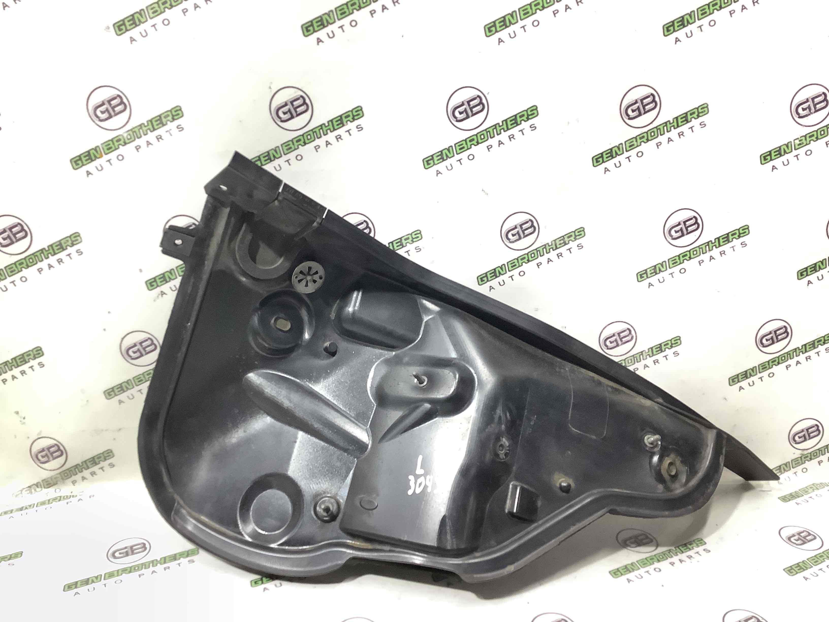 Пластик моторного відсіку