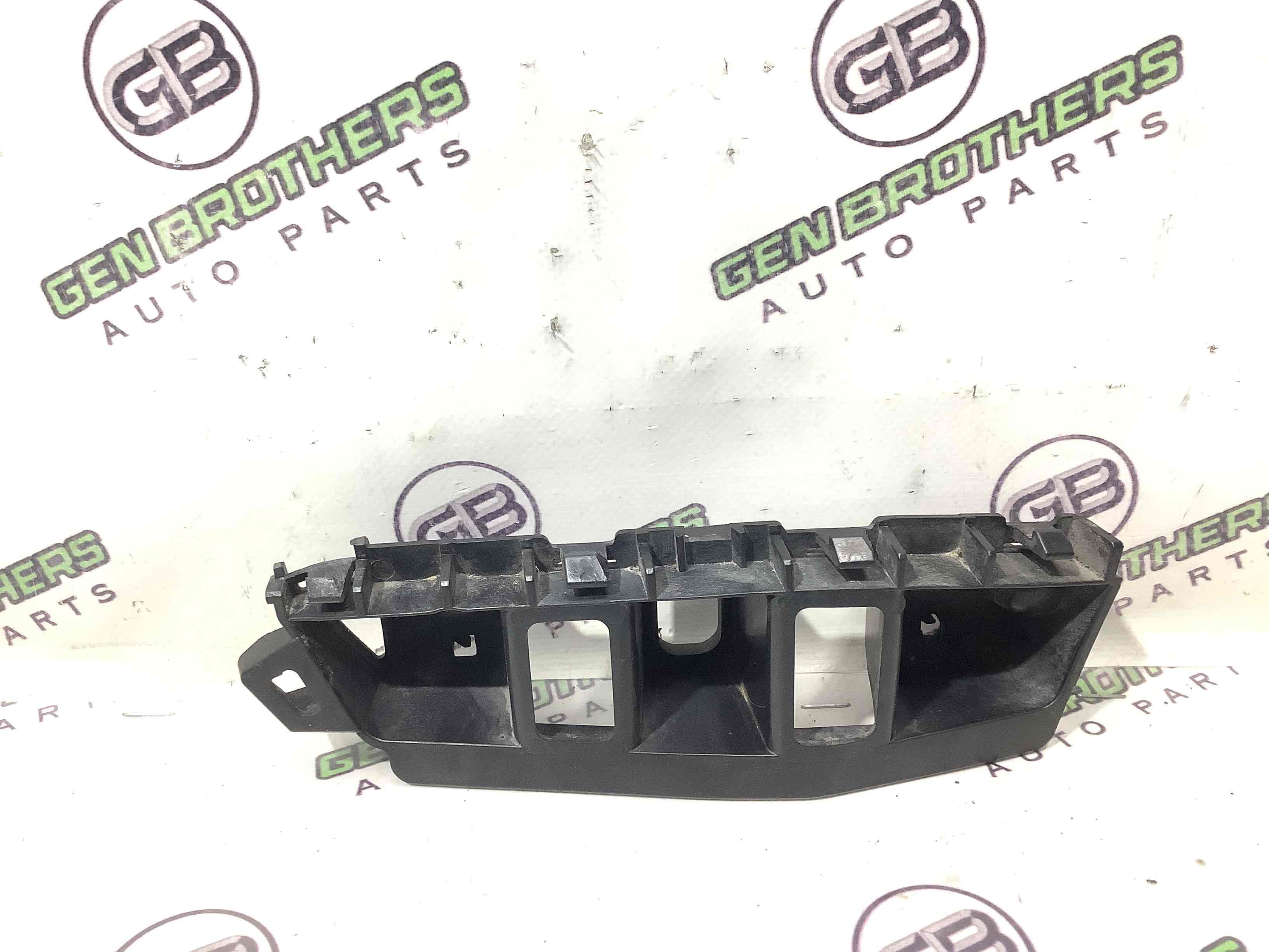 Кріплення переднього бампера ліве