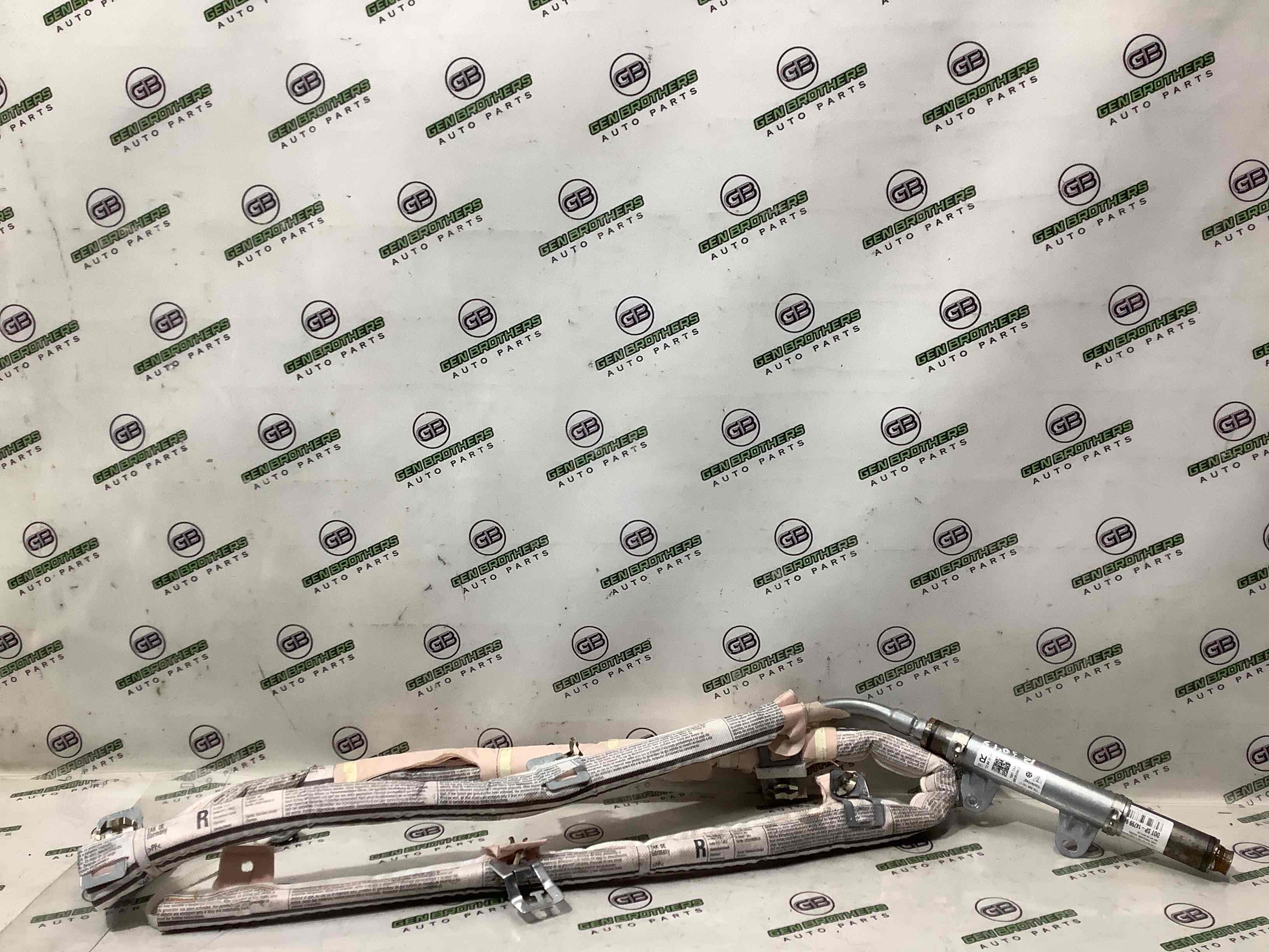 Подушка безпеки збоку шторка