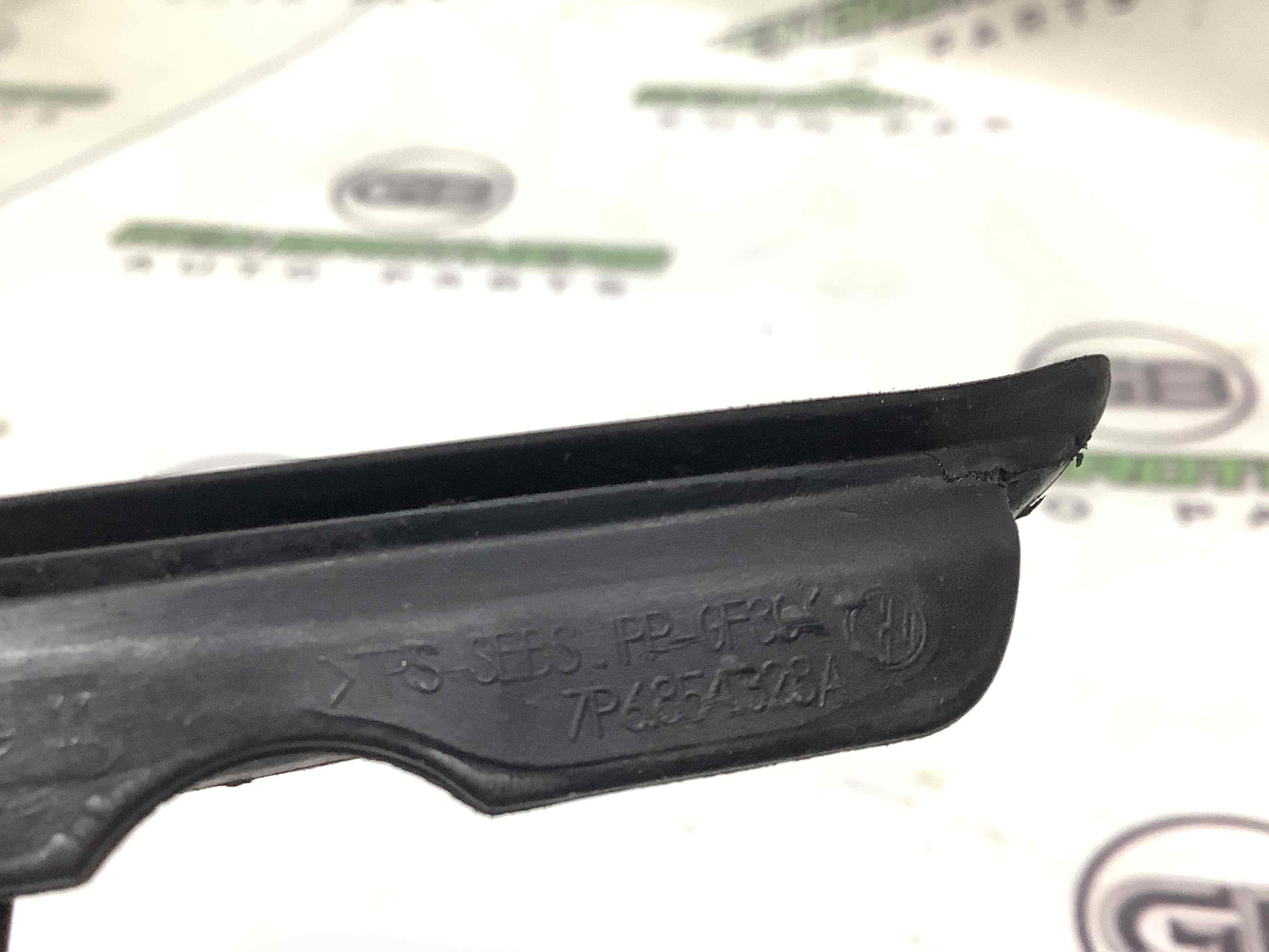 Молдинг лобового скла