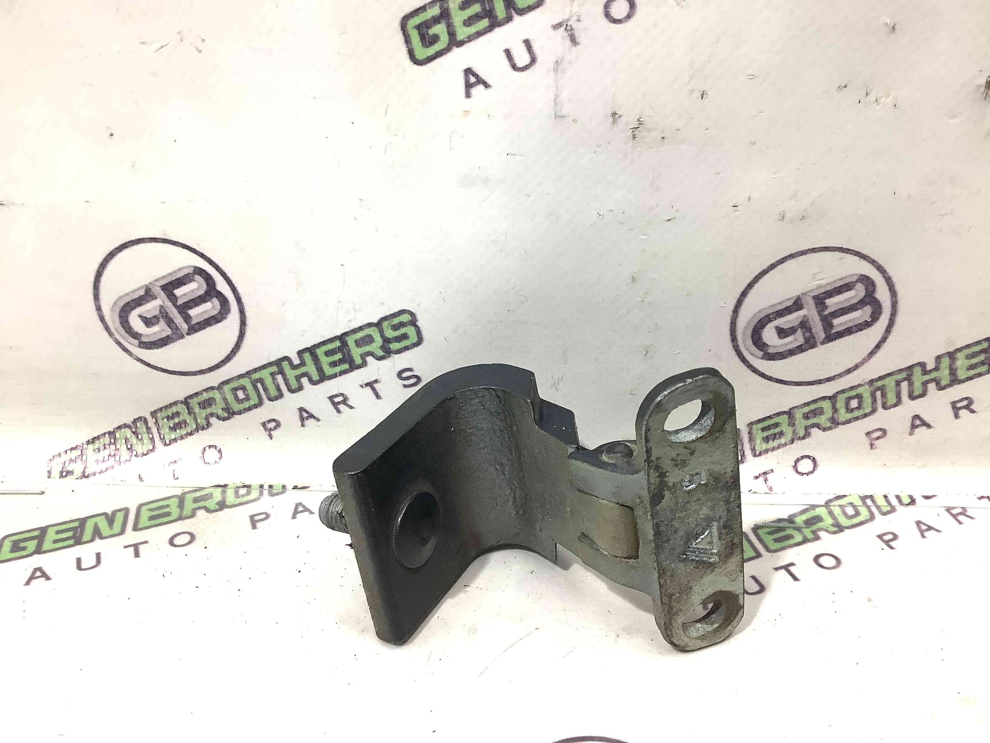 Петля кришки багажника, двері багажника