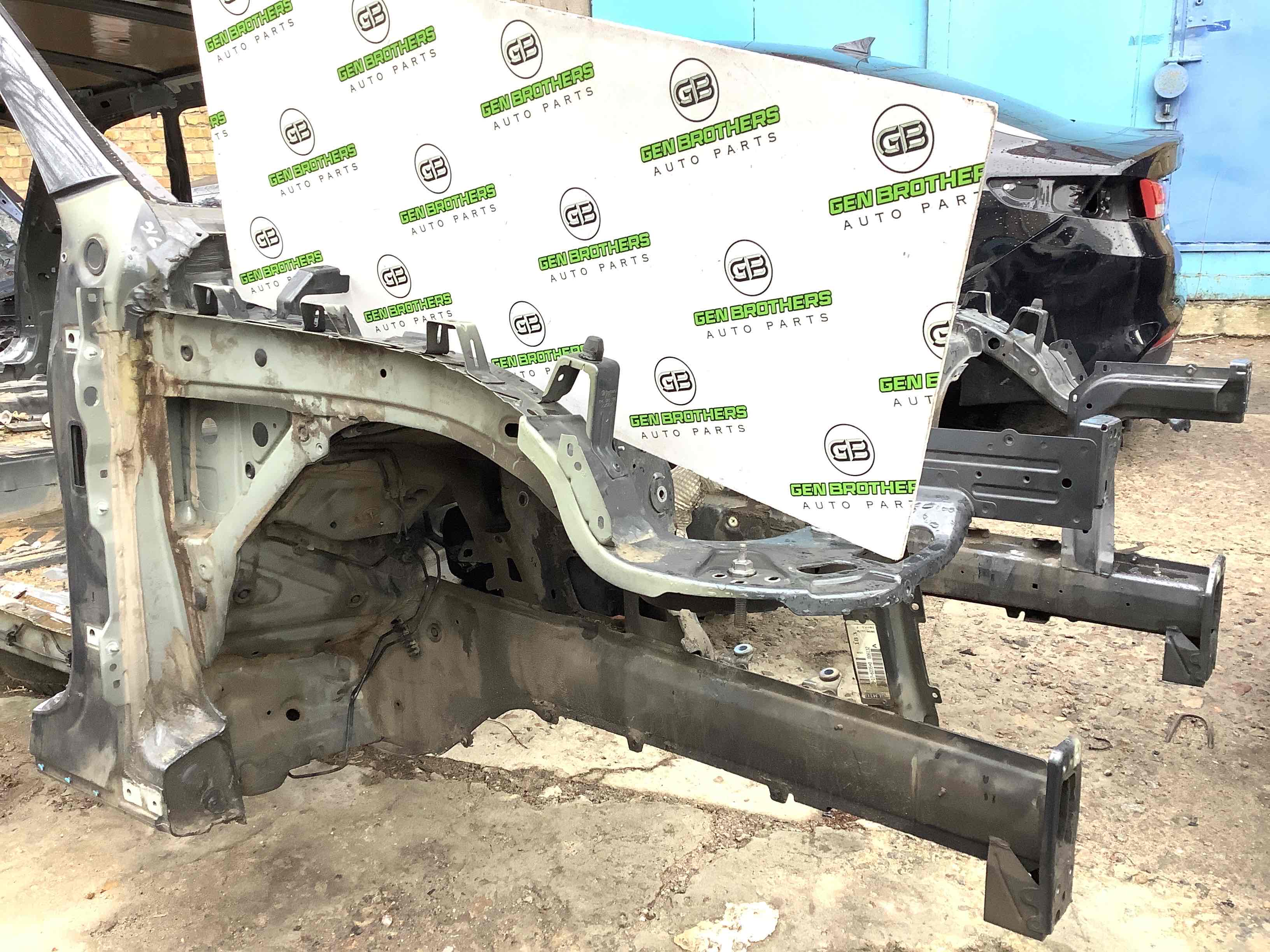 Чверть передня права