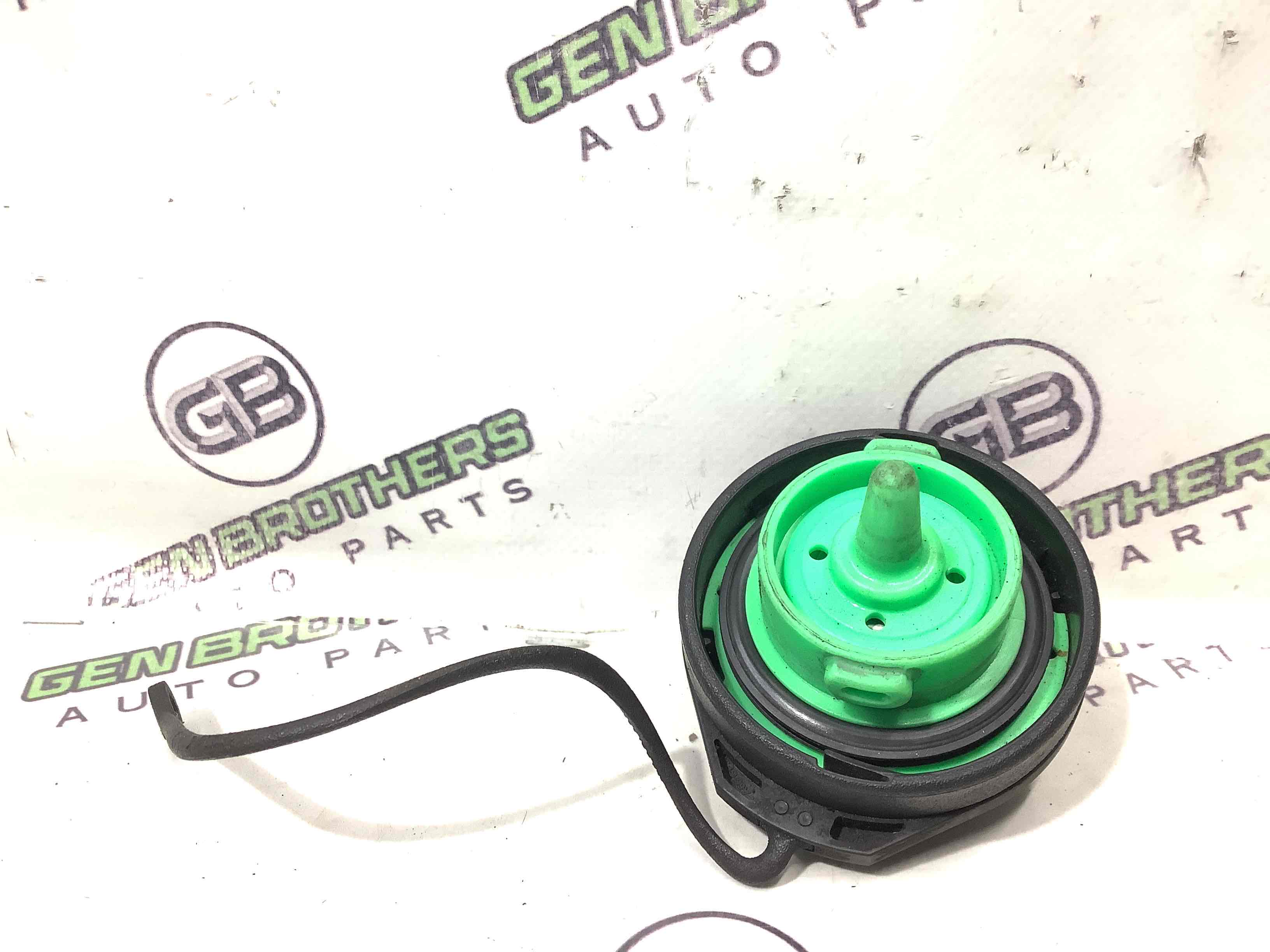 Корок бака, кришка заливної горловини, дотяжка