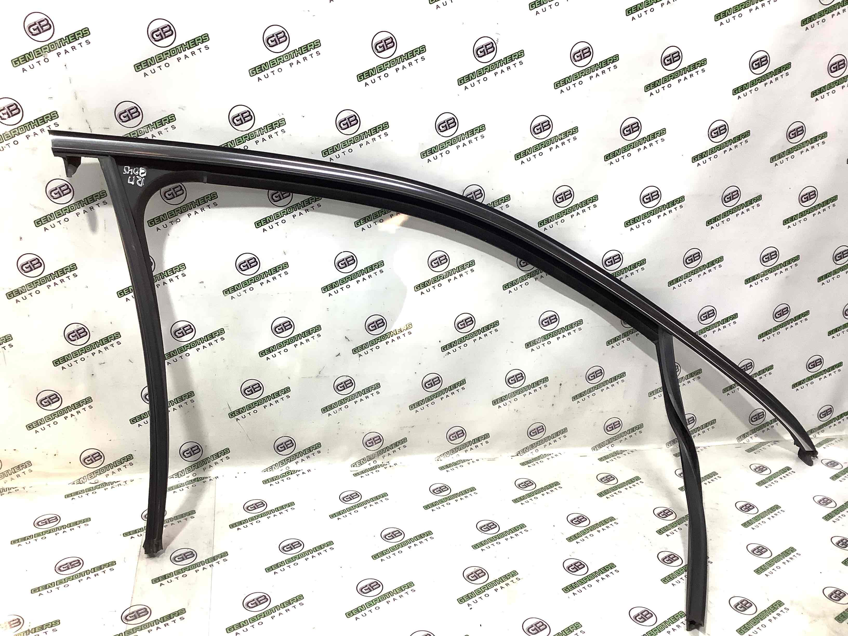 Молдинг двері передньої правої