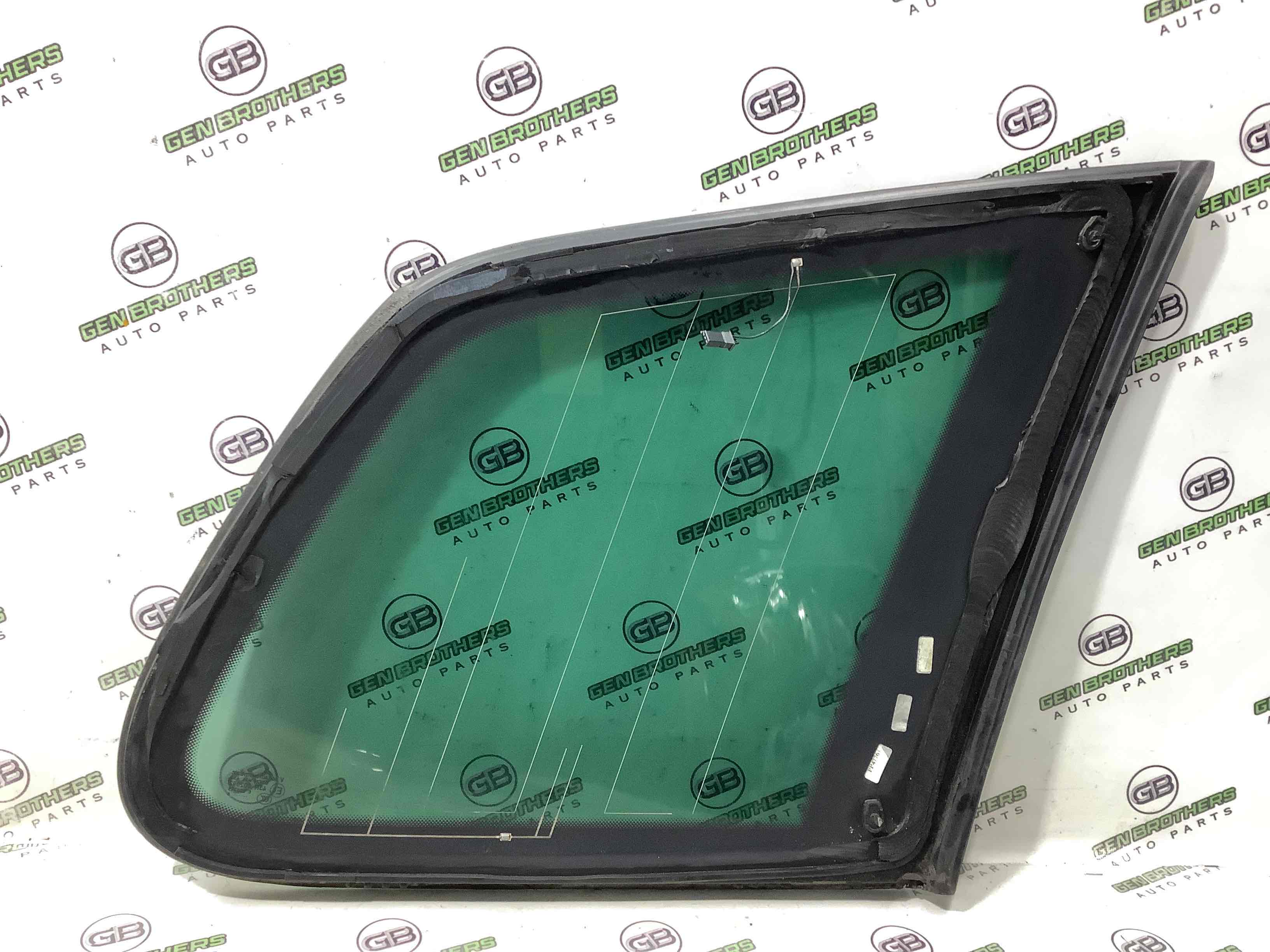 Скло кузовне бічне ліве