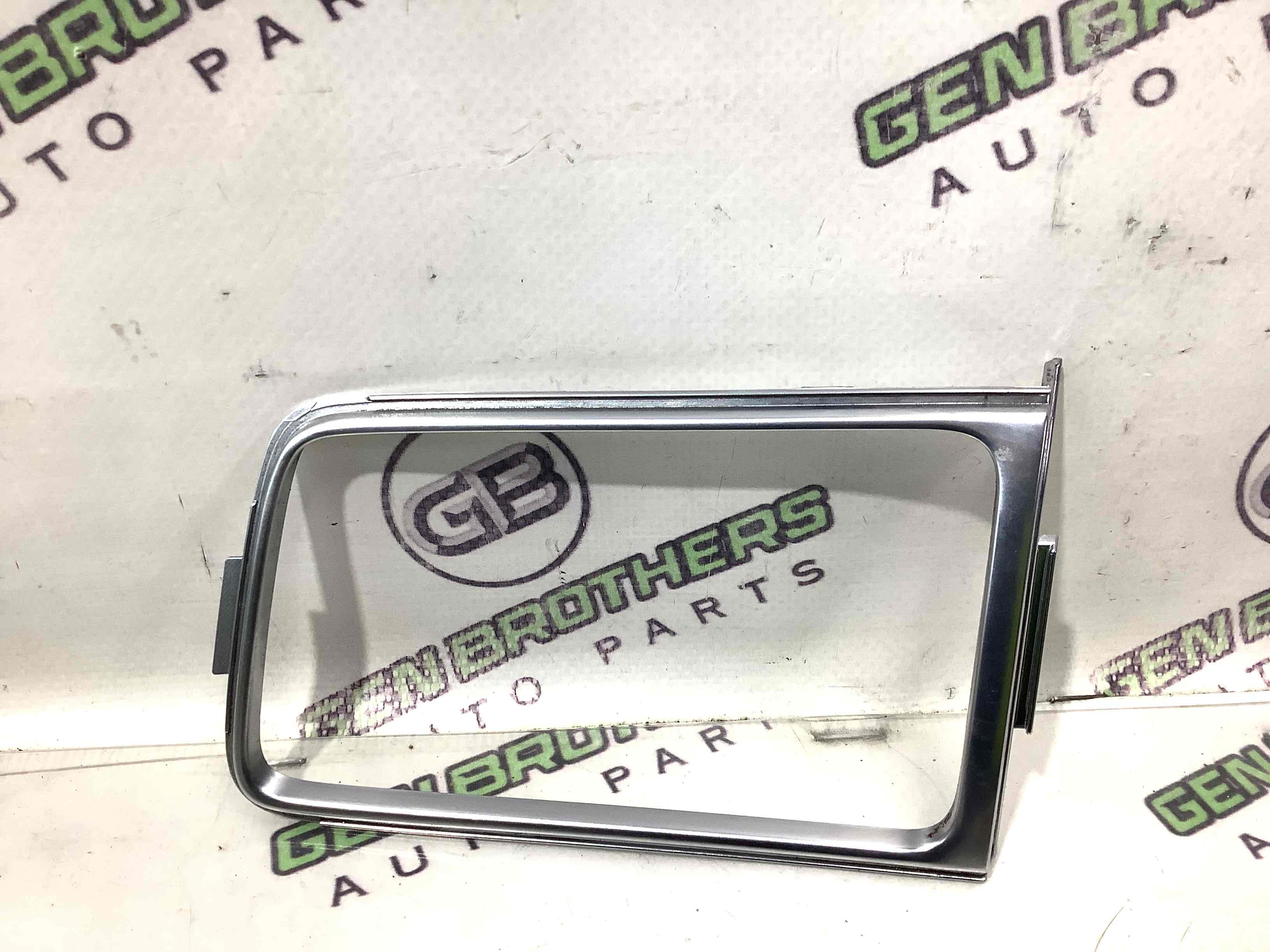 Обшивка панелі приладів торпедо