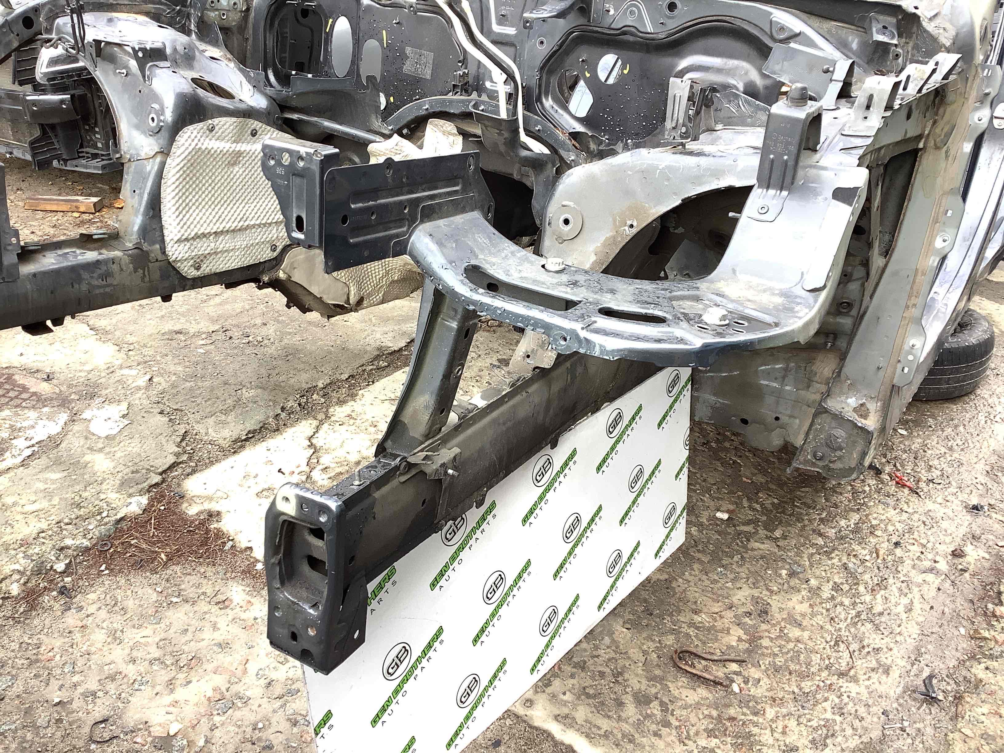 Чверть передня ліва