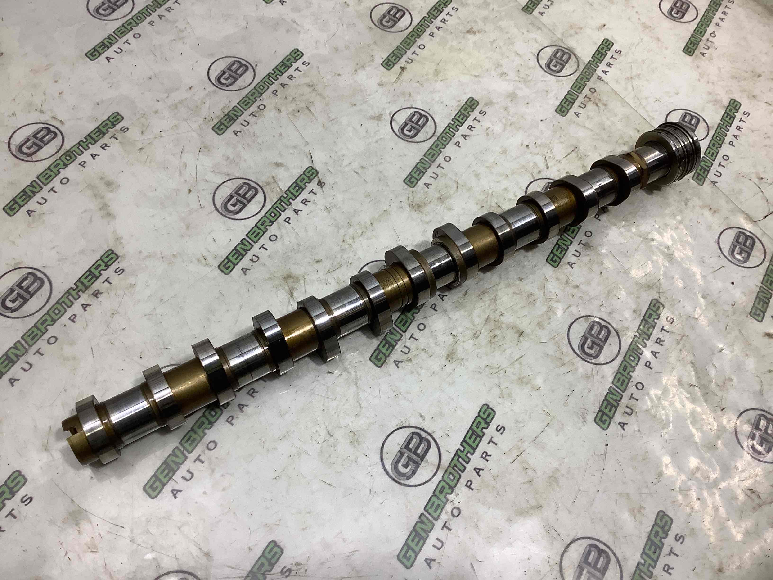 Розподільний вал з шестернею впуск