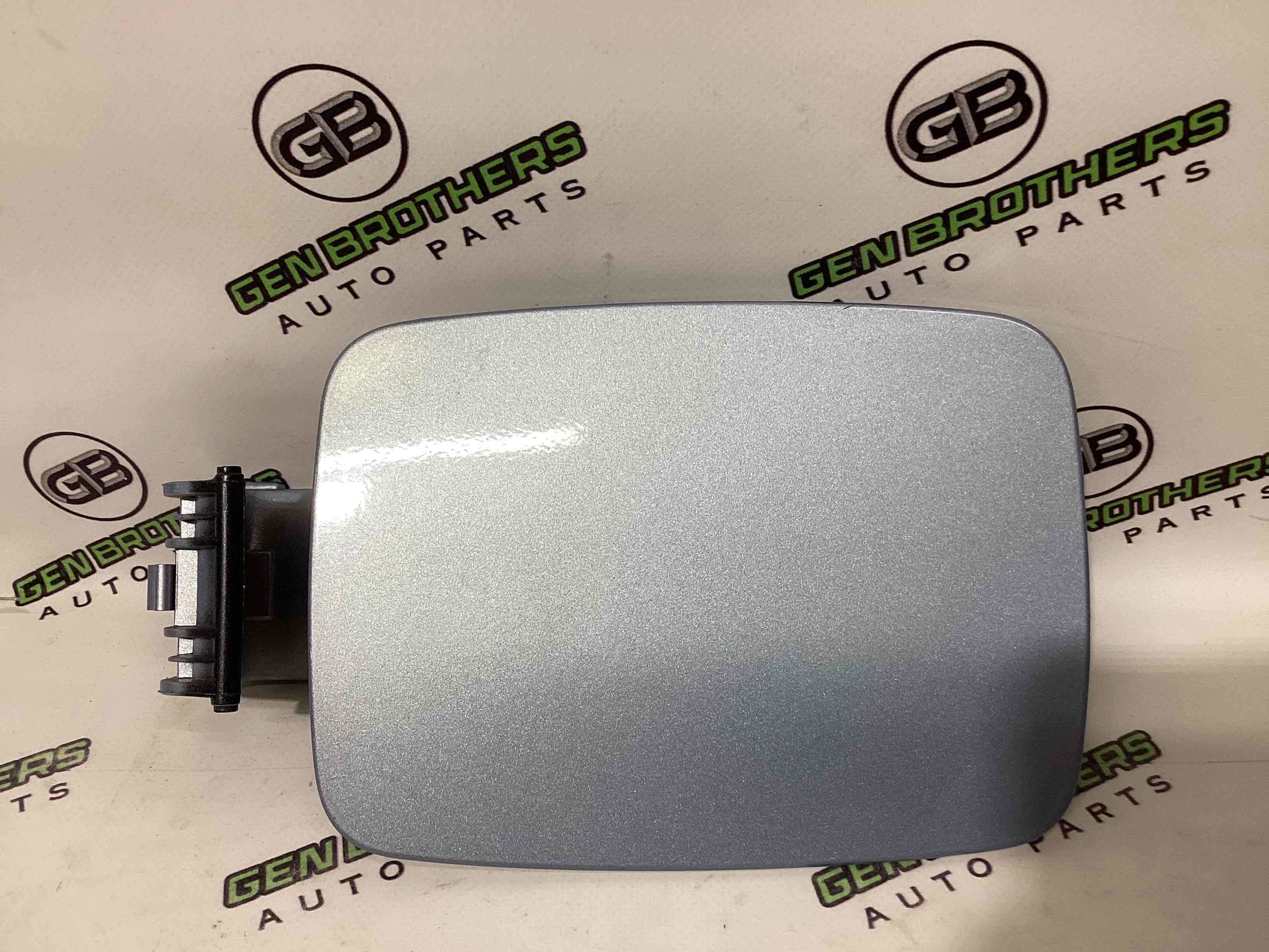 Лючок бензобака