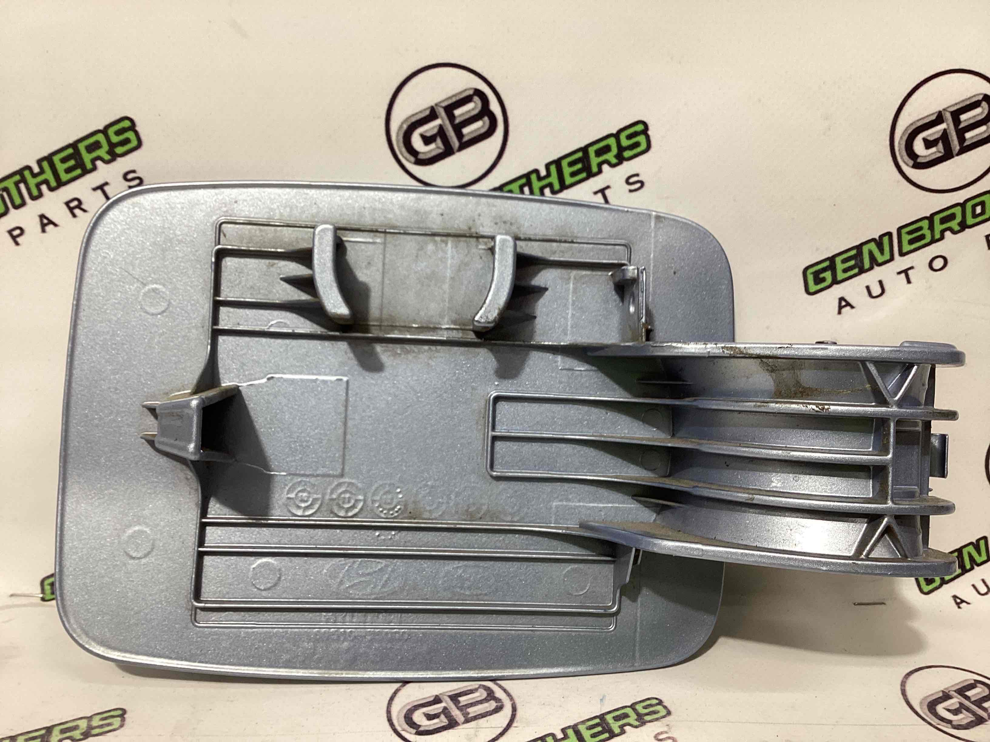 Лючок бензобака