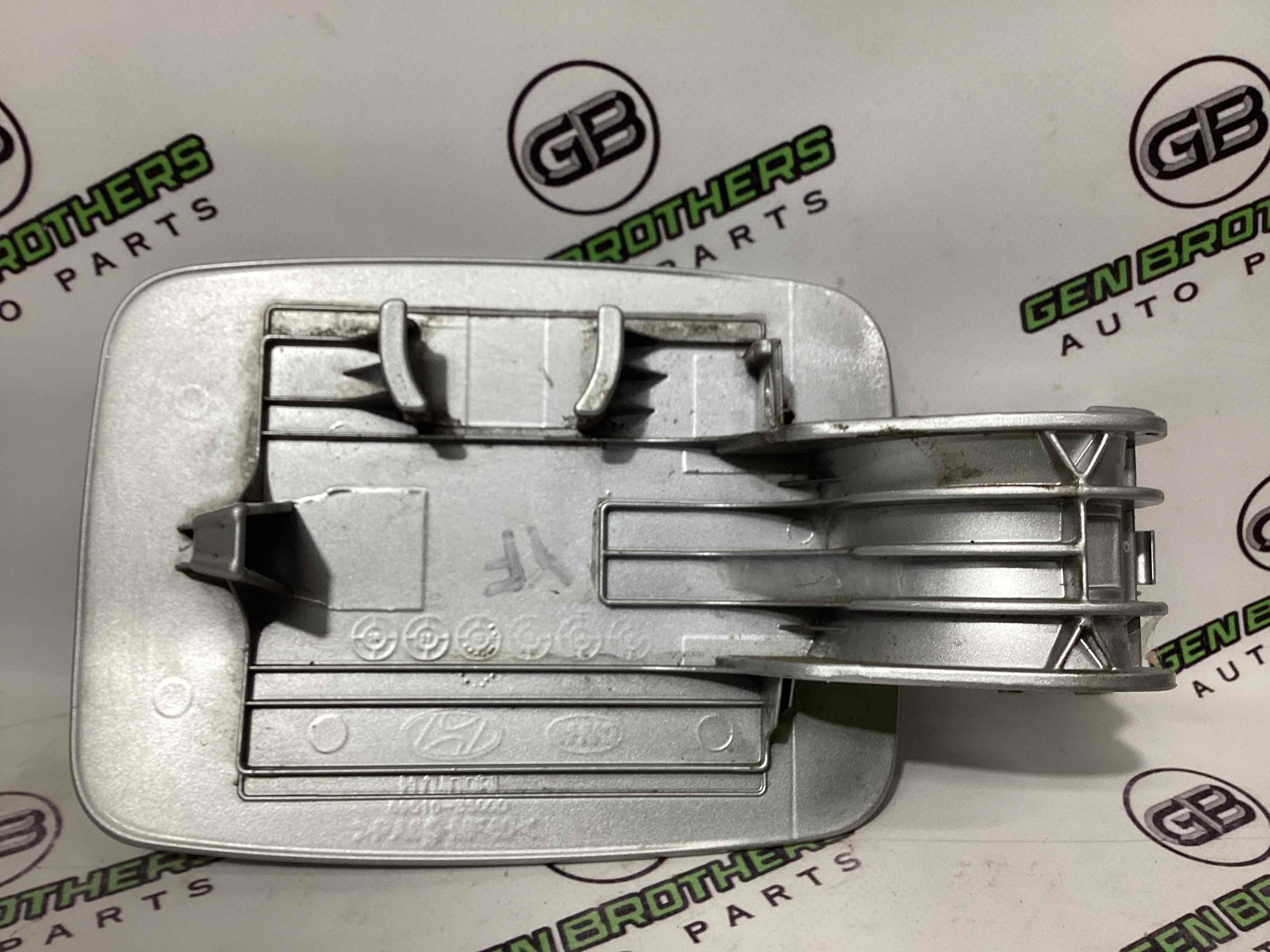 Лючок бензобака