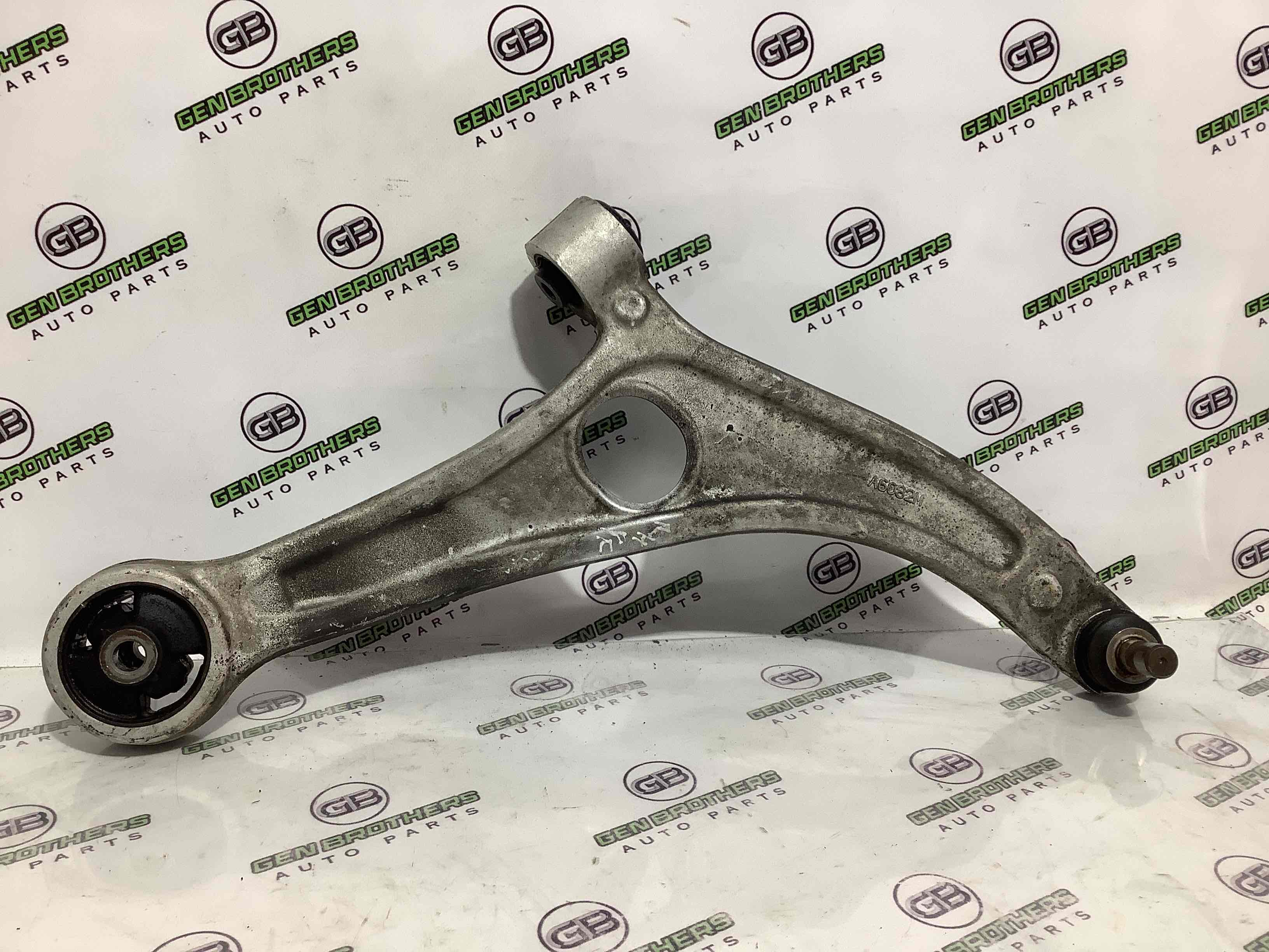 Рычаг передний правый