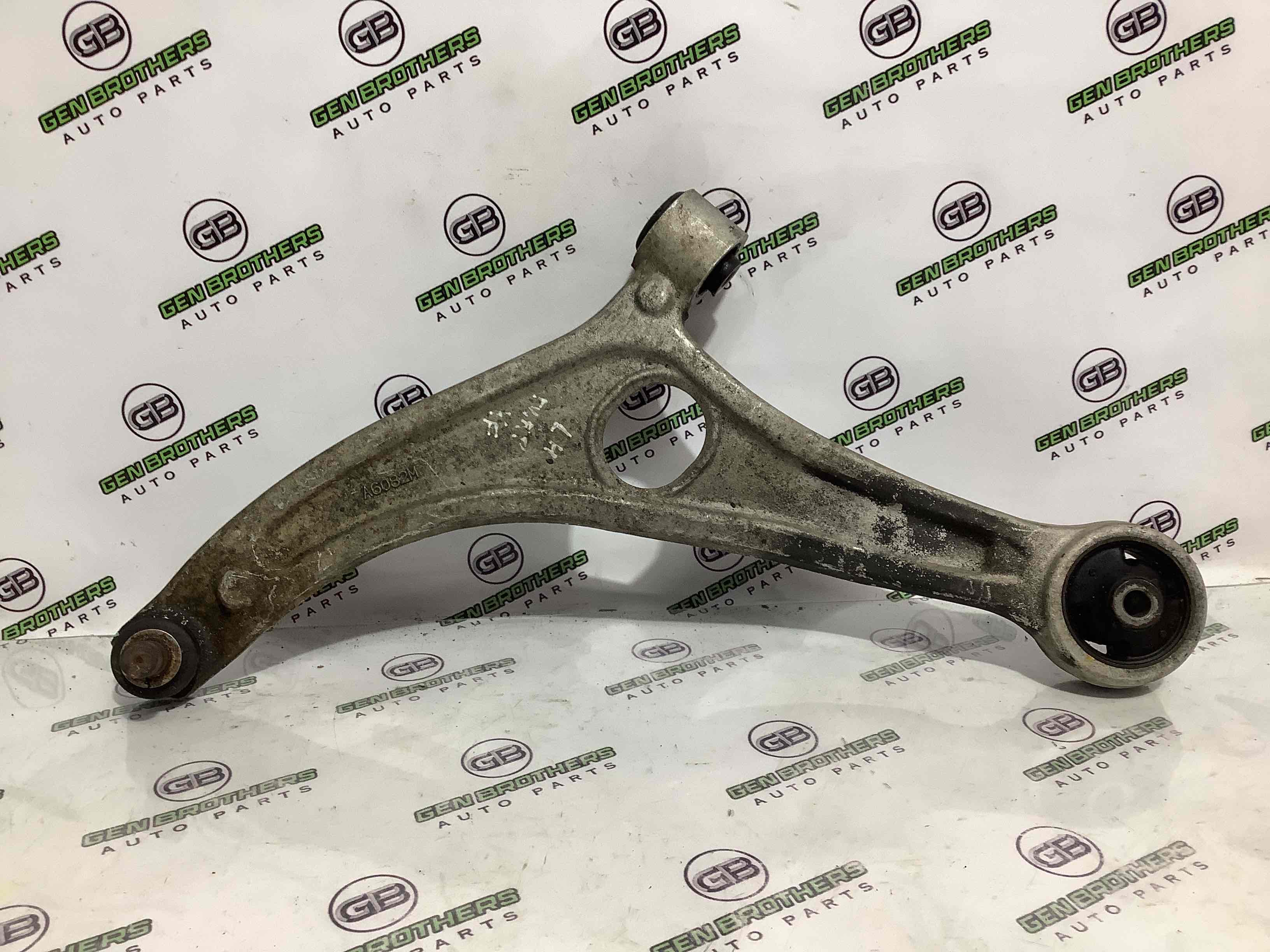 Рычаг передний левый